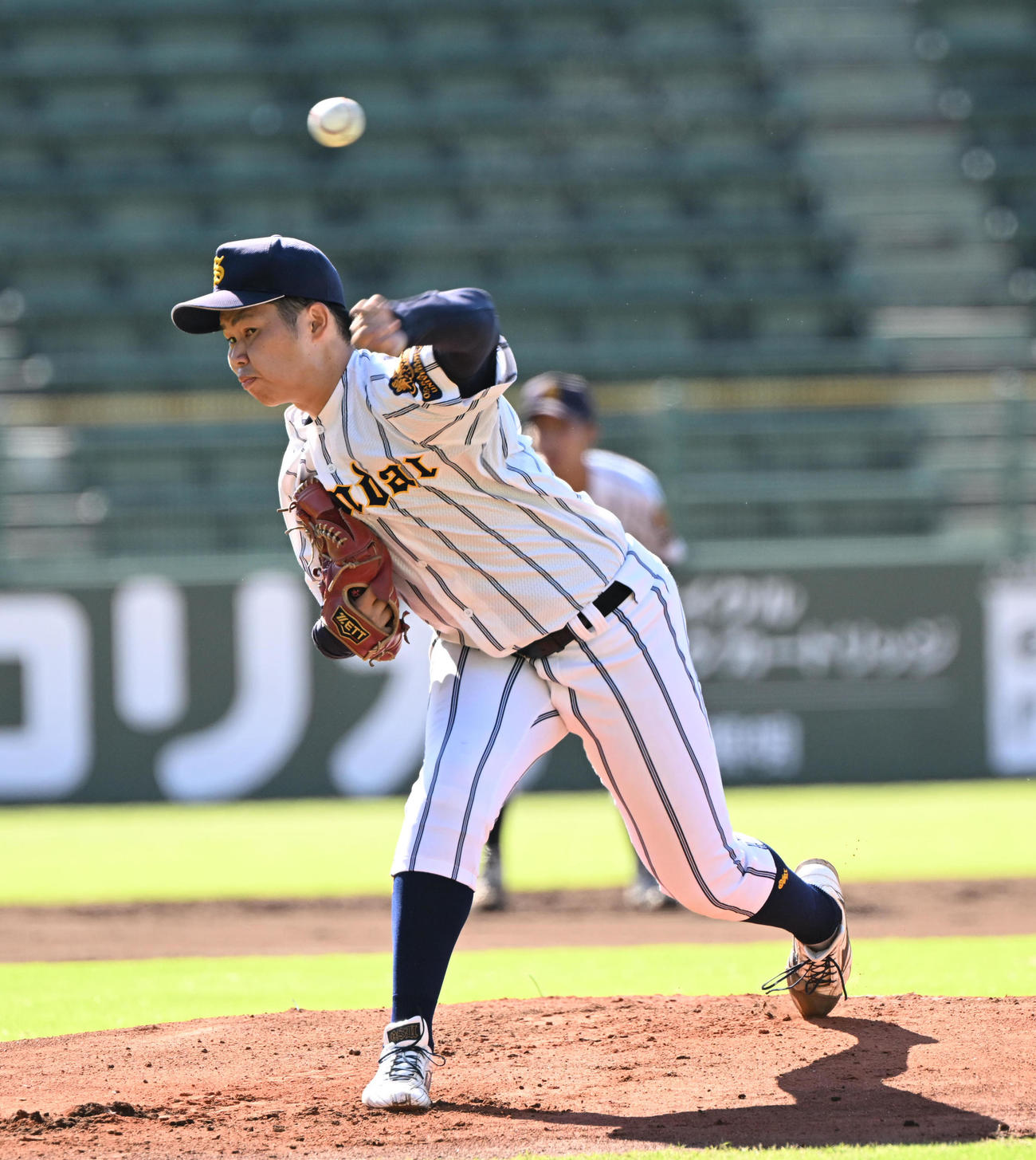 大産大対天理大　先発する大産大・久留野（撮影・和賀正仁）