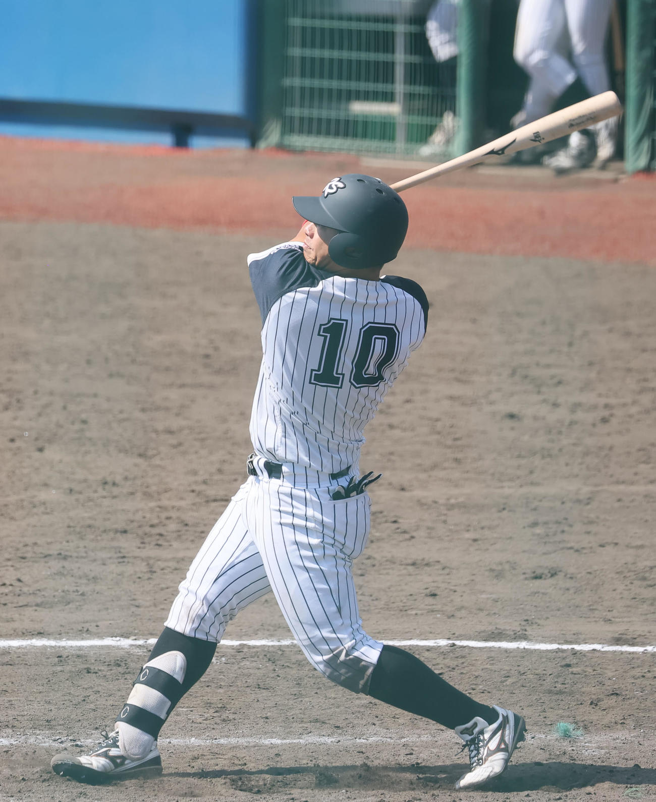 九産大対日経大　8回裏九産大1死一、二塁、市丸はサヨナラ3点本塁打を放つ（撮影・鬼束羽瑠菜）