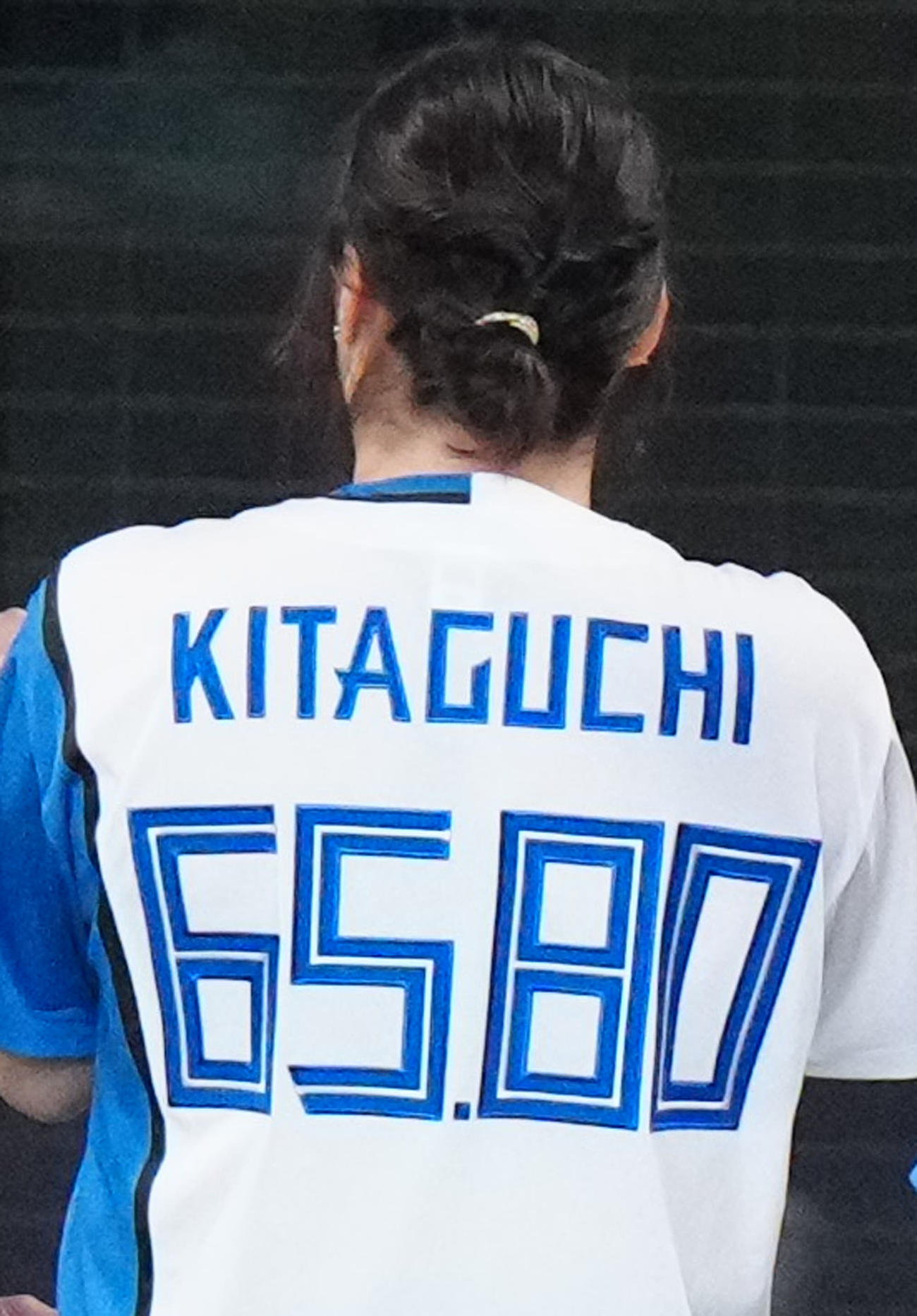 日本ハム対ロッテ　試合前に登場した陸上やり投げの北口の背番号はパリ五輪で優勝した記録の「65．80」（撮影・江口和貴）