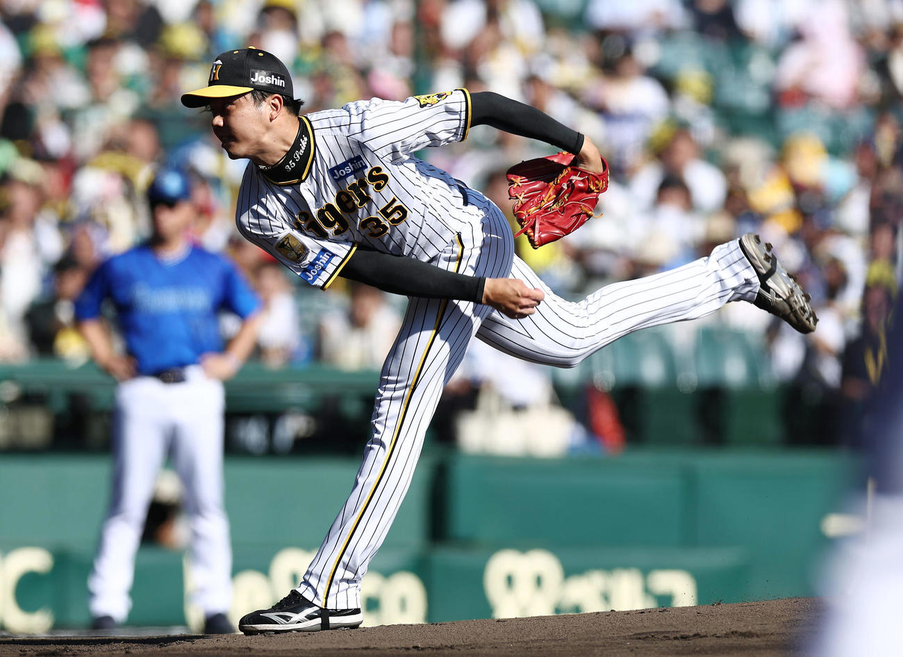 阪神対DeNA　力投する阪神先発の才木（撮影・前田充）
