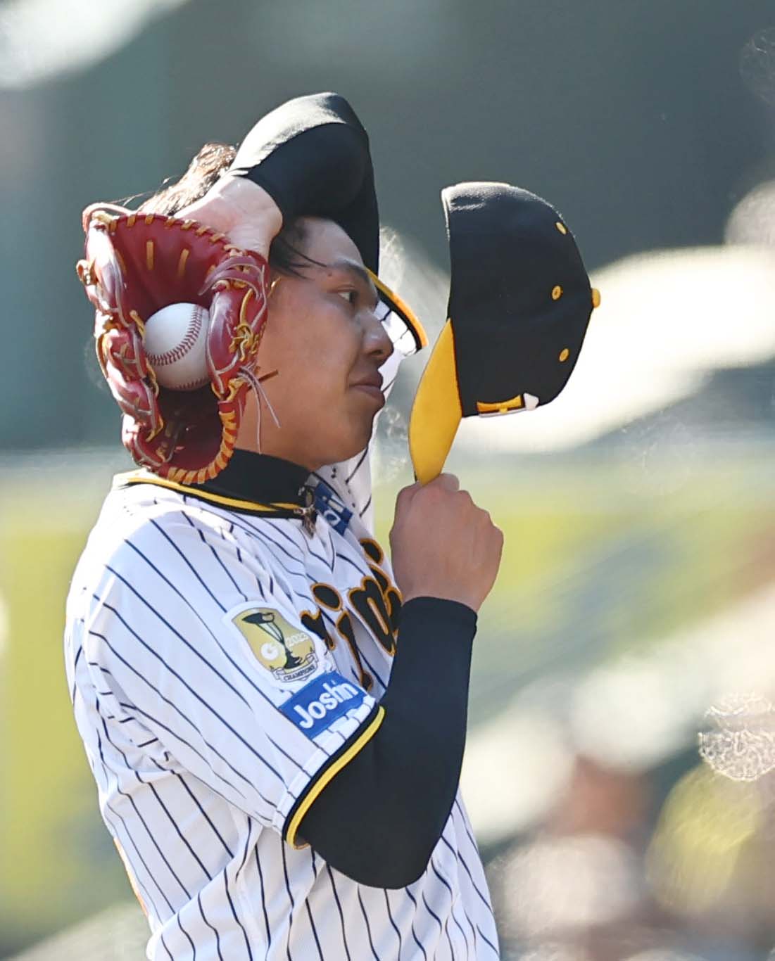 阪神対DeNA 3回表DeNA1死満塁、桑原の遊ゴロの間に先制点を許した才木（撮影・上田博志）