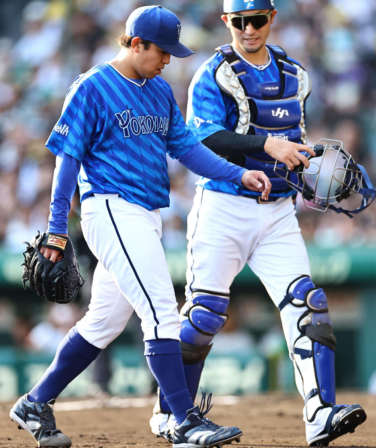 阪神対DeNA　東（左）は4回無失点で降板する（撮影・上田博志）