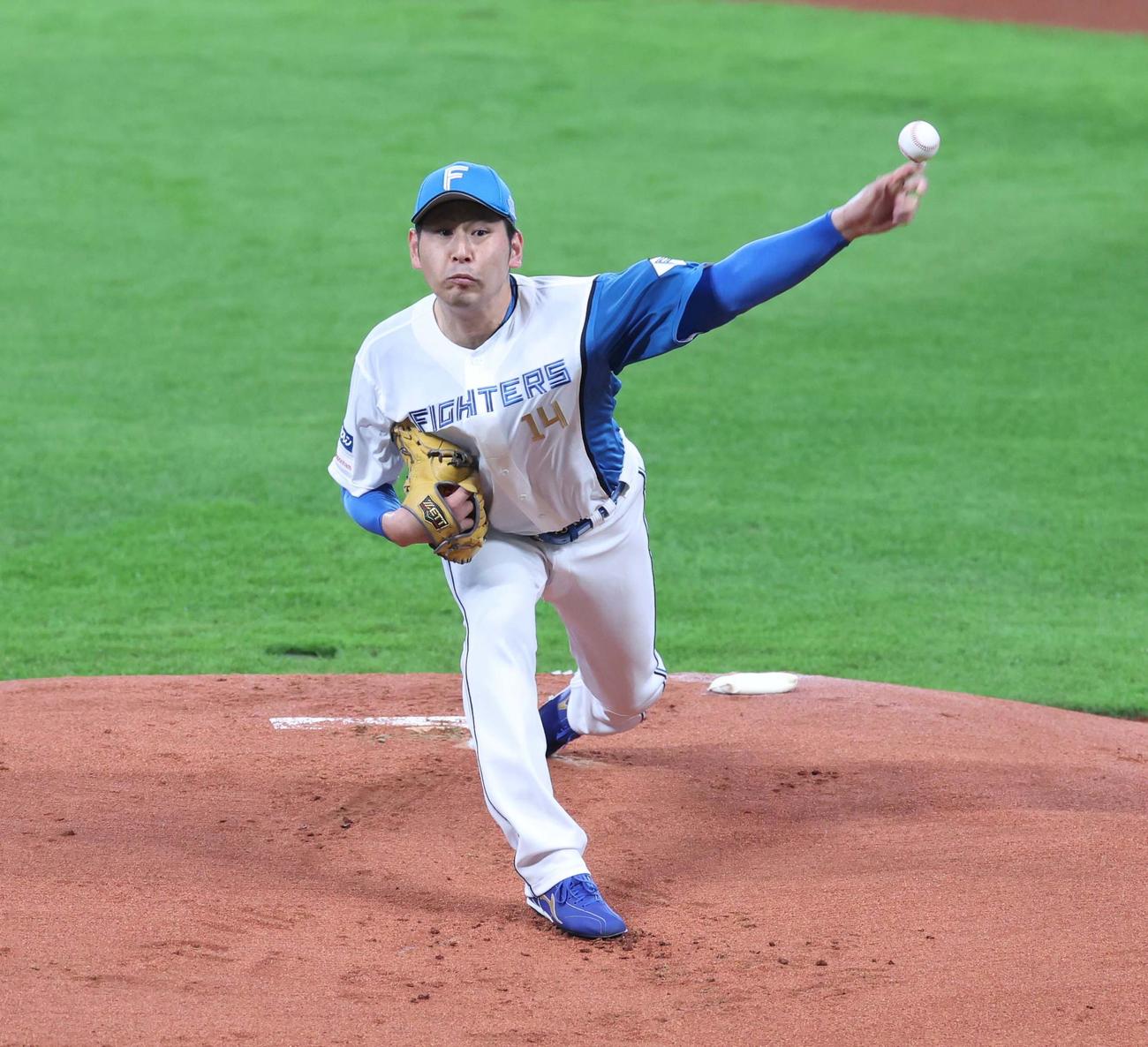 日本ハム対ロッテ　日本ハム先発の加藤貴（撮影・黒川智章）