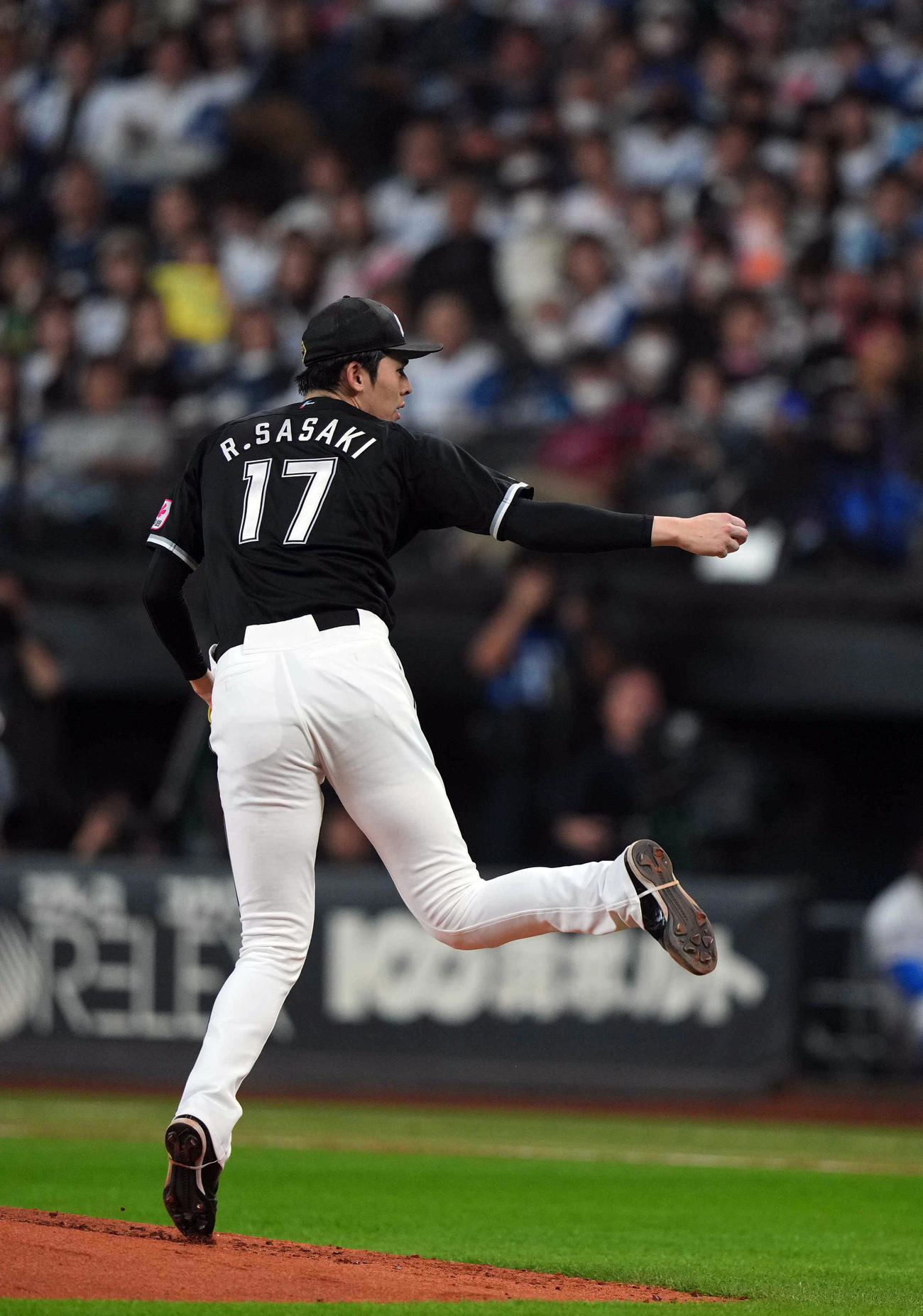 日本ハム対ロッテ　ロッテ先発の佐々木（撮影・狩俣裕三）