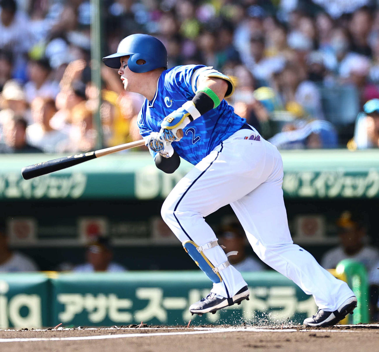 阪神対DeNA 1回表DeNA1死、牧は中前打を放つ（撮影・上田博志）