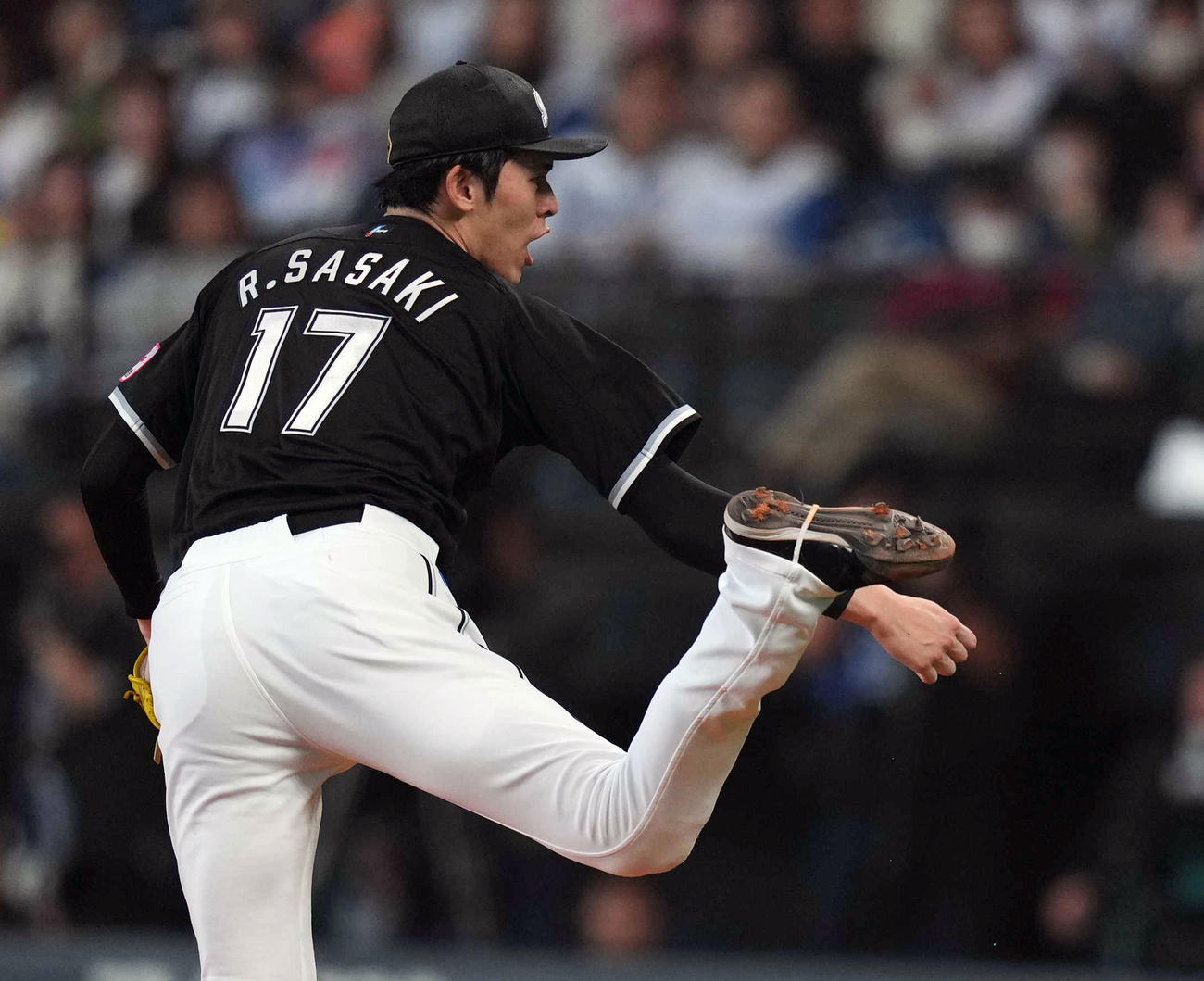 日本ハム対ロッテ　ロッテ先発の佐々木（撮影・狩俣裕三）