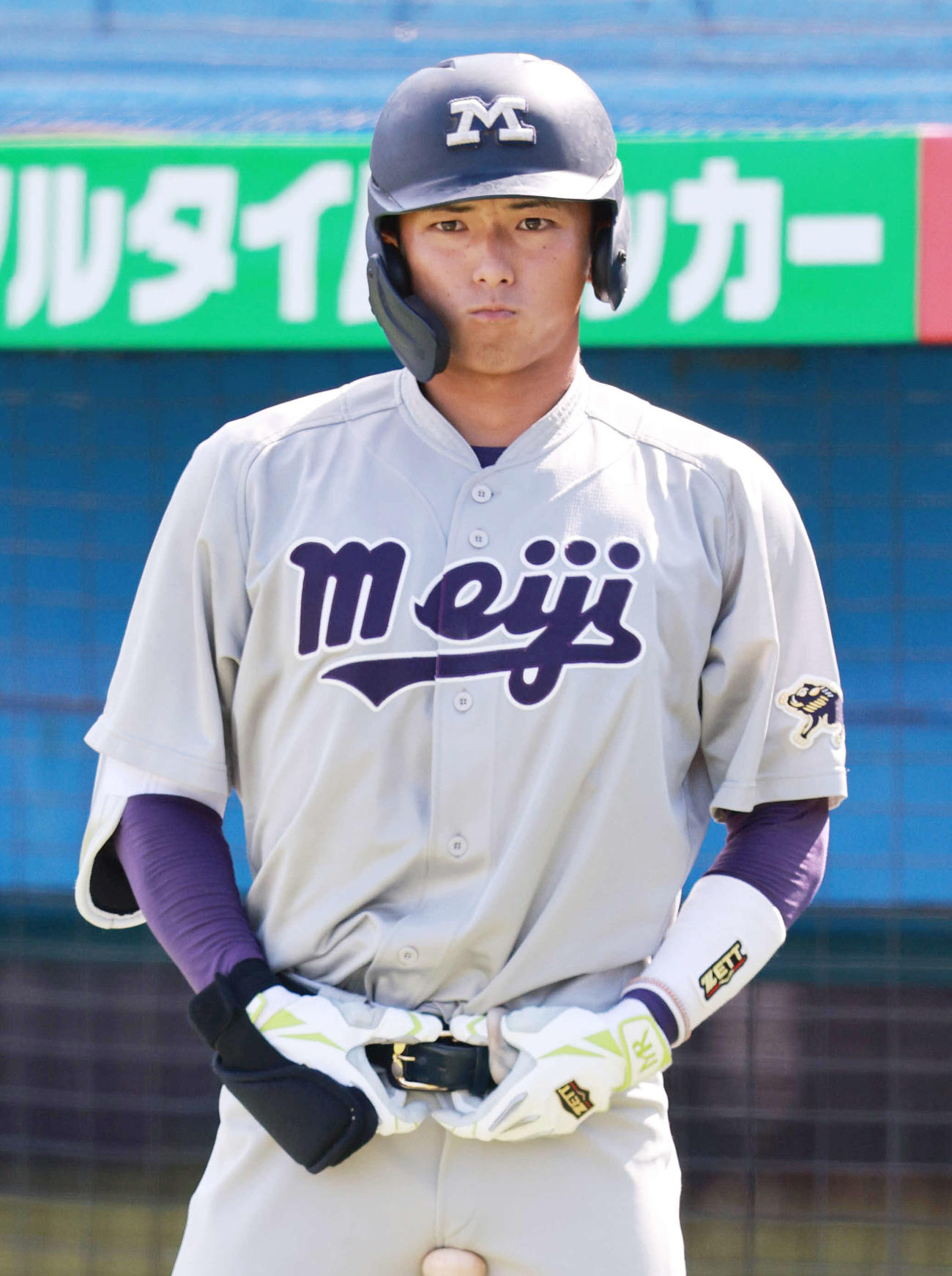 明大対立大　打席を待つ明大・宗山（撮影・野上伸悟）