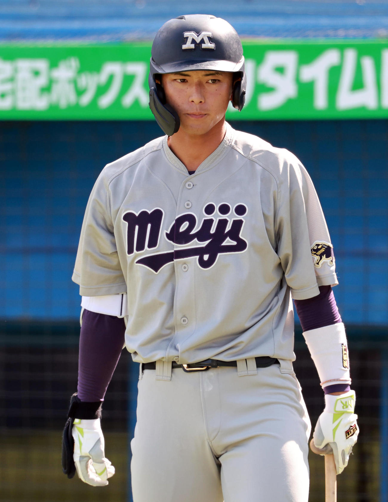 明大対立大　打席を待つ明大・宗山（撮影・野上伸悟）