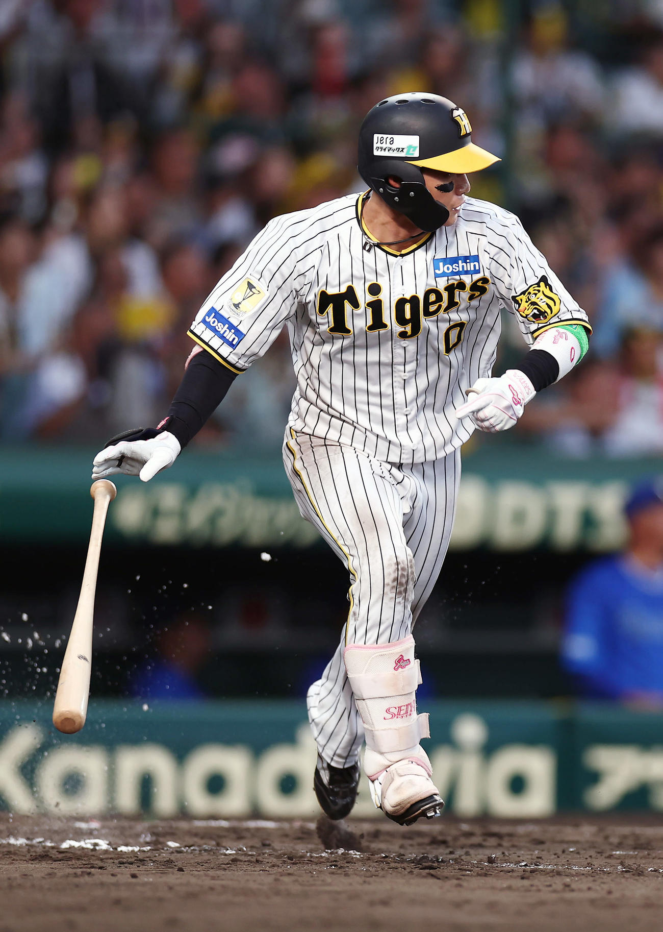 阪神対DeNA 9回裏阪神2死一、二塁、左前適時打を放つ木浪（撮影・前田充）