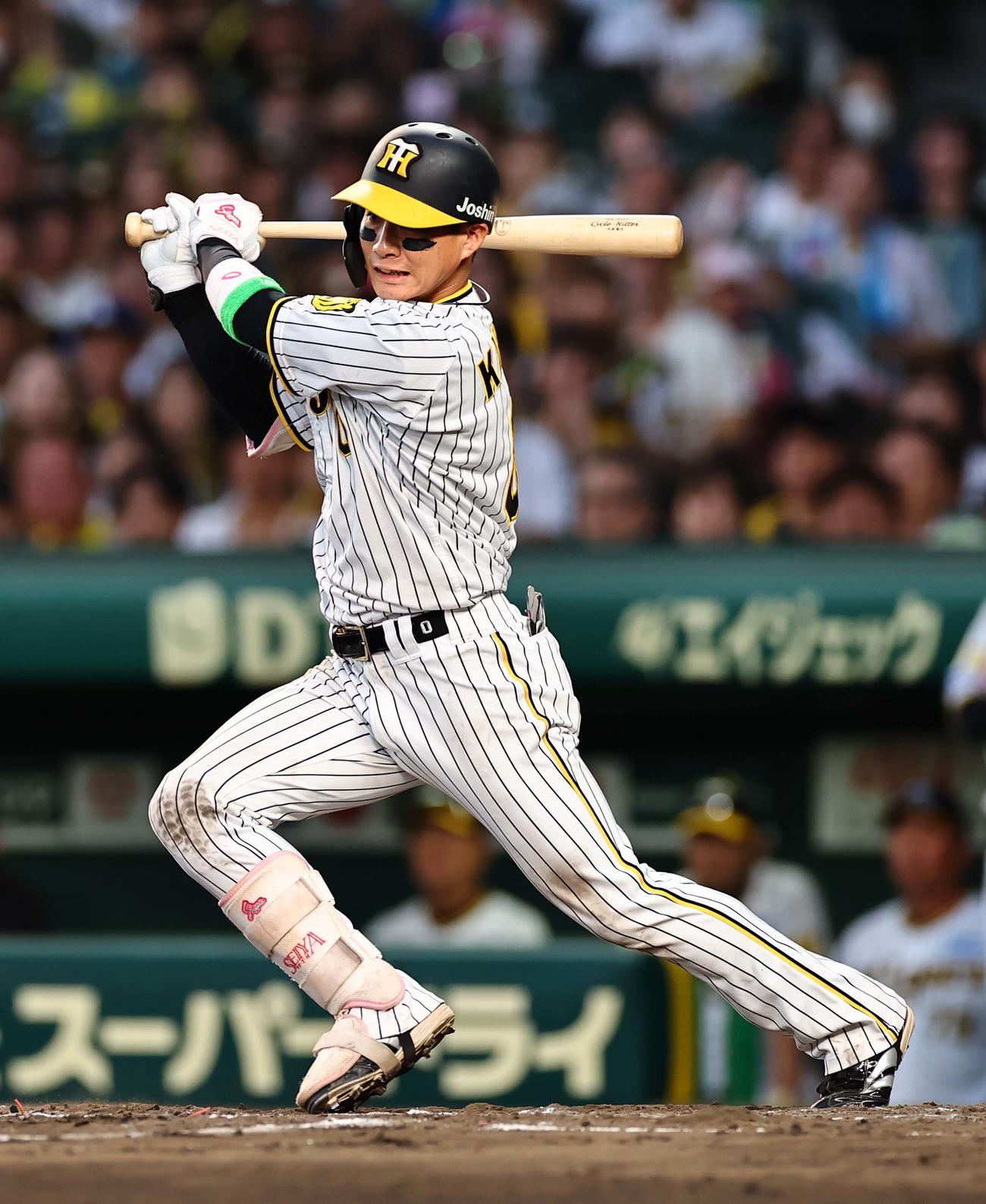 阪神対DeNA 9回裏阪神2死二、三塁、木浪は左前適時打を放つ（撮影・上田博志）