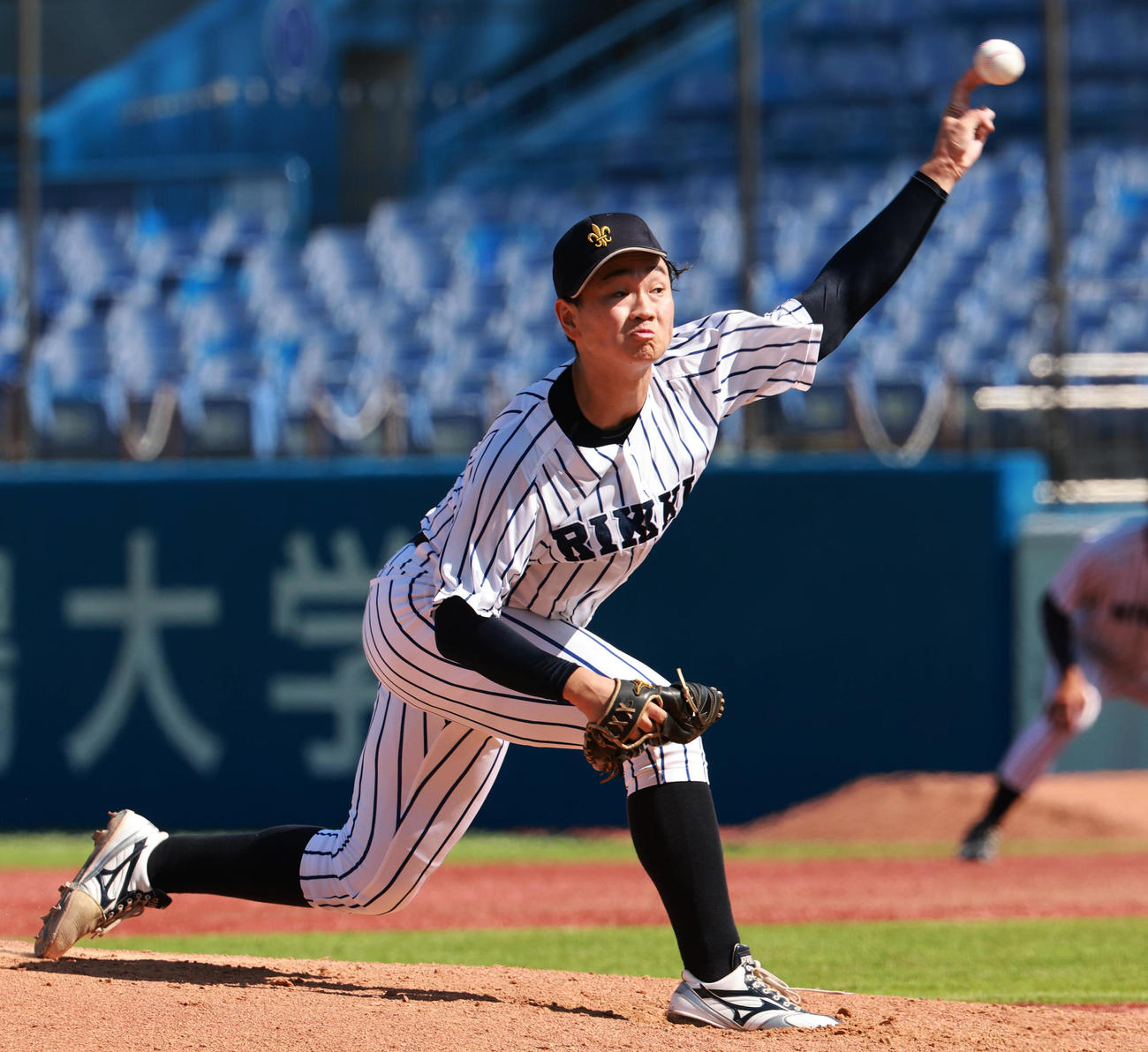 明大対立大　力投する立大・森本（撮影・野上伸悟）