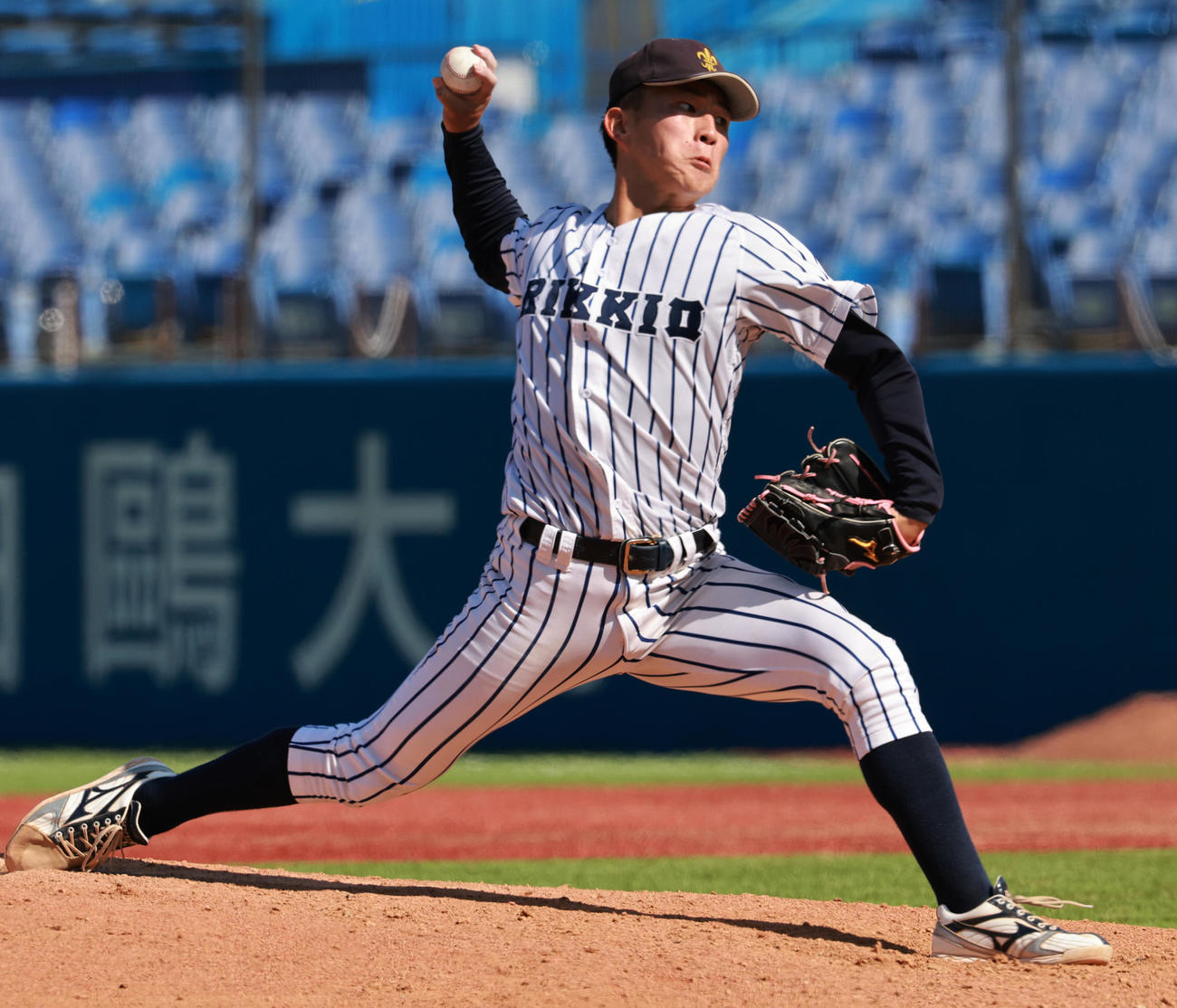 明大対立大　力投する立大・竹中（撮影・野上伸悟）