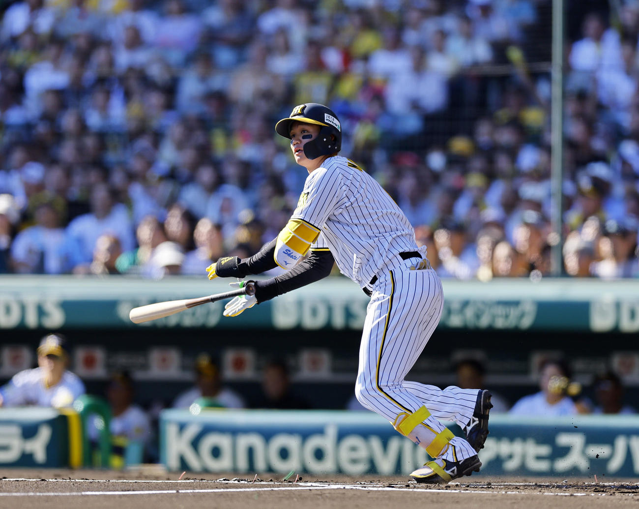 阪神対DeNA 1回裏阪神2死、森下は左越えに先制本塁打を放つ（撮影・藤尾明華）