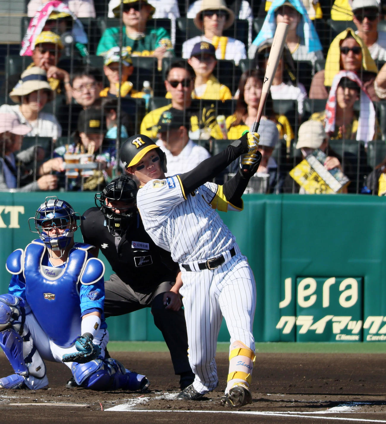 阪神対DeNA 1回裏阪神2死、森下は左越えソロ本塁打を放つ（撮影・加藤哉）