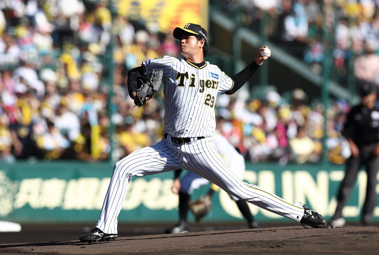 阪神対DeNA　力投する阪神先発の高橋（撮影・前田充）