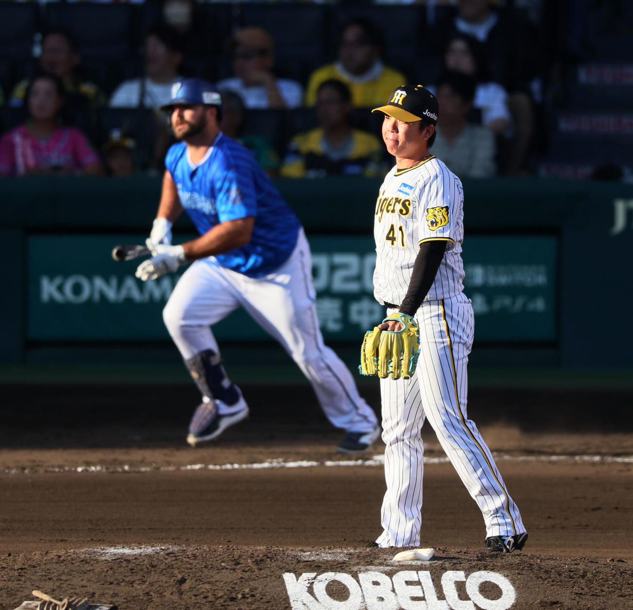 阪神対DeNA 7回表DeNA無死、村上は代打フォードに右越えソロ本塁打を浴びる（撮影・加藤哉）