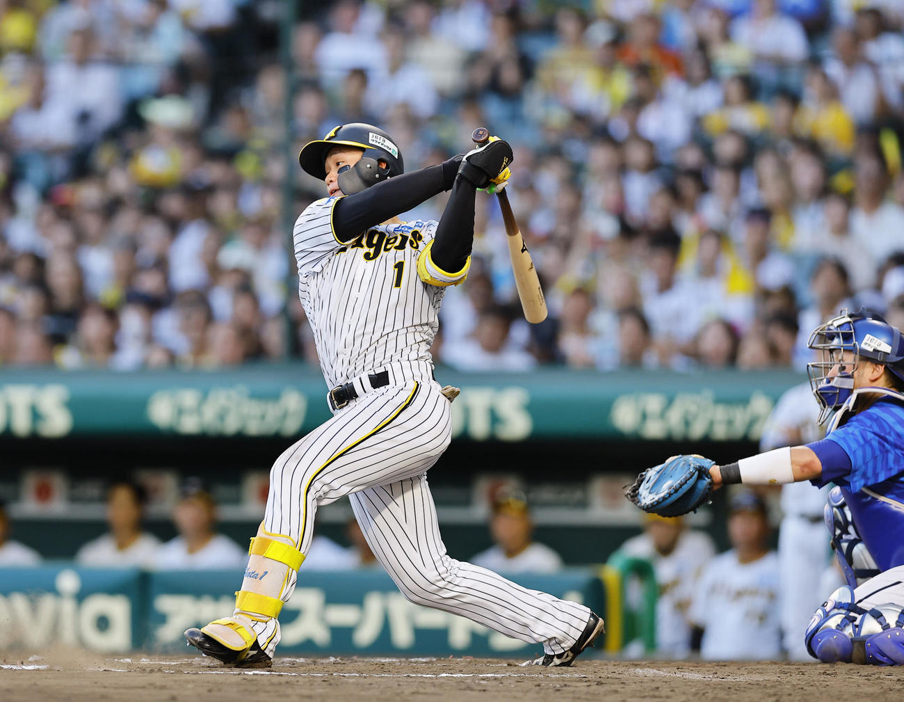 阪神対DeNA 7回裏阪神2死二塁、森下は左前適時打を放つ（撮影・藤尾明華）