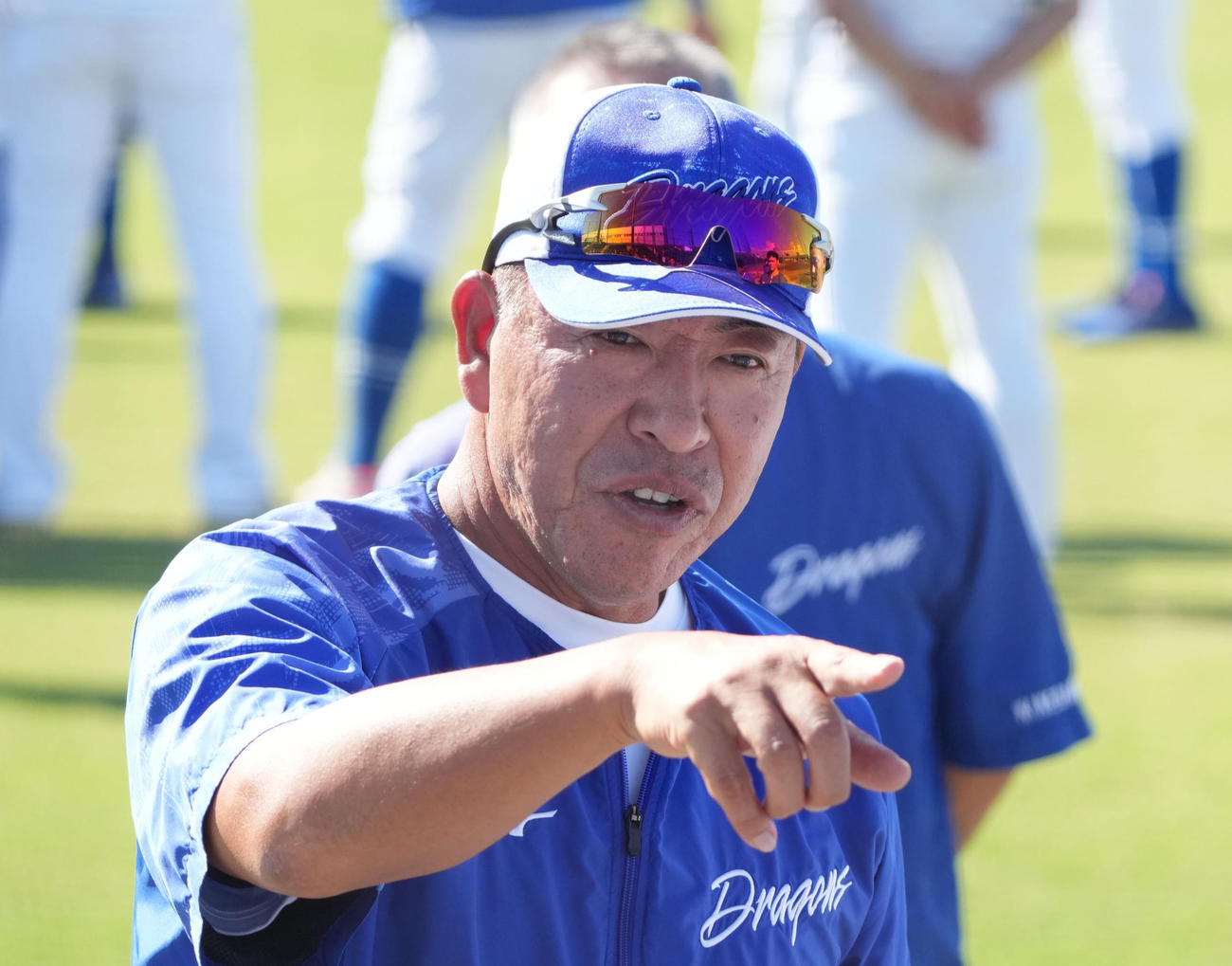 中日ドラゴンズ秋季練習　練習初日、開始前にナインに話をする井上一樹監督（2024年10月12日撮影）