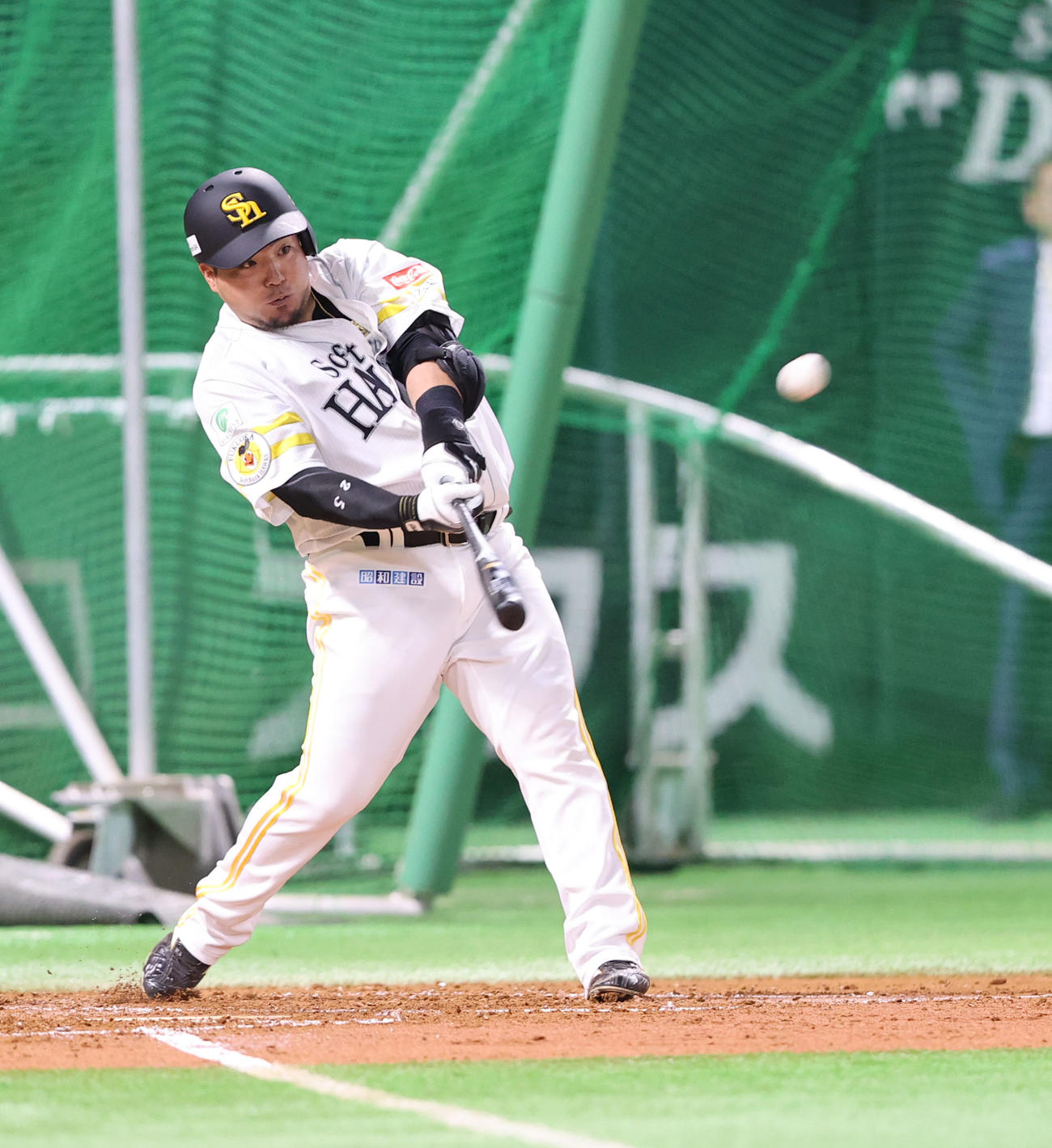 実戦形式練習で本塁打を放つ山川（撮影・梅根麻紀）