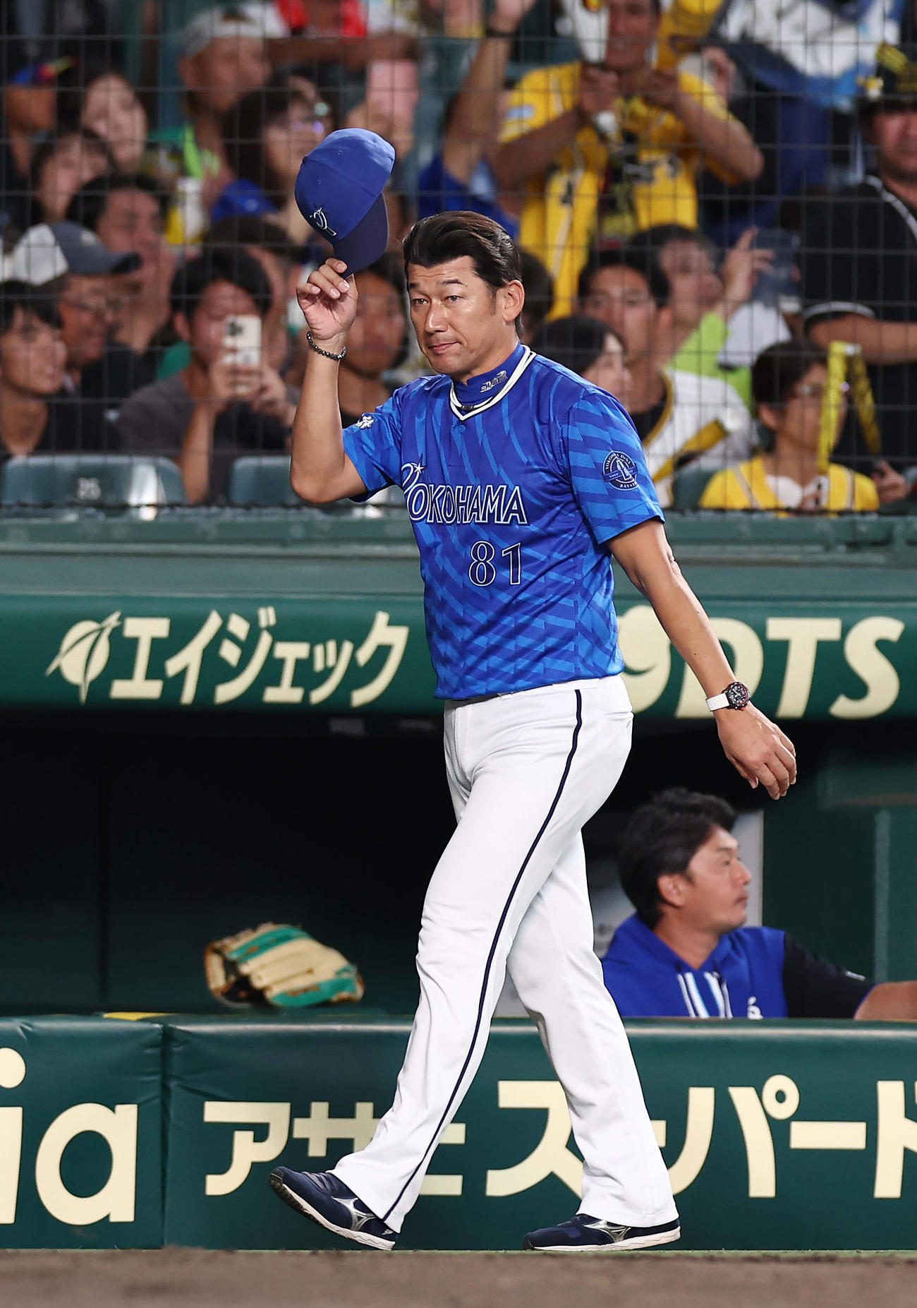 阪神対DeNA試合後、阪神に勝利しファイナルステージ進出を決め、引き揚げるDeNA三浦監督（撮影・前田充）
