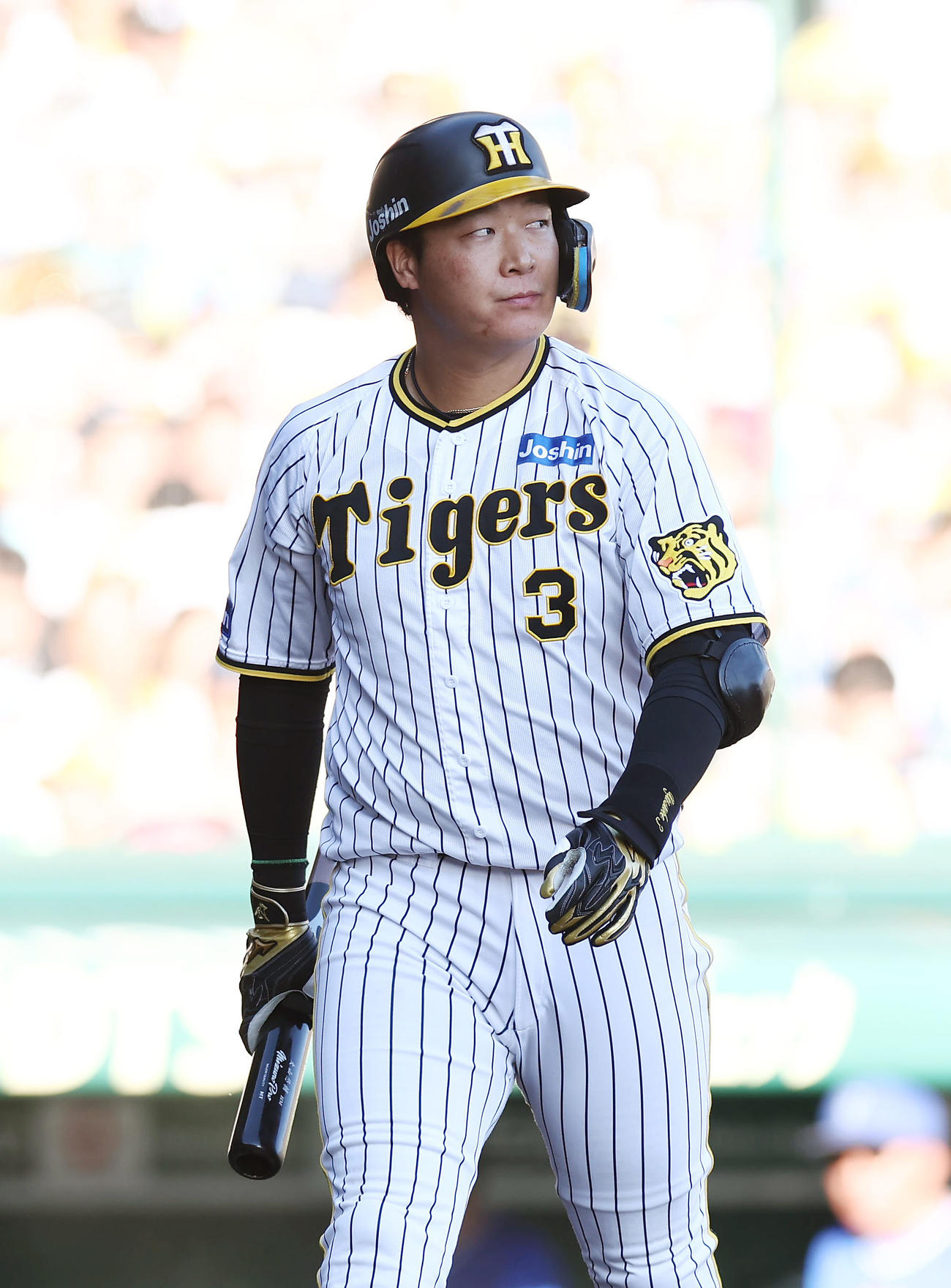 阪神対DeNA 5回裏阪神2死一、二塁、空振り三振に倒れる大山（撮影・前田充）