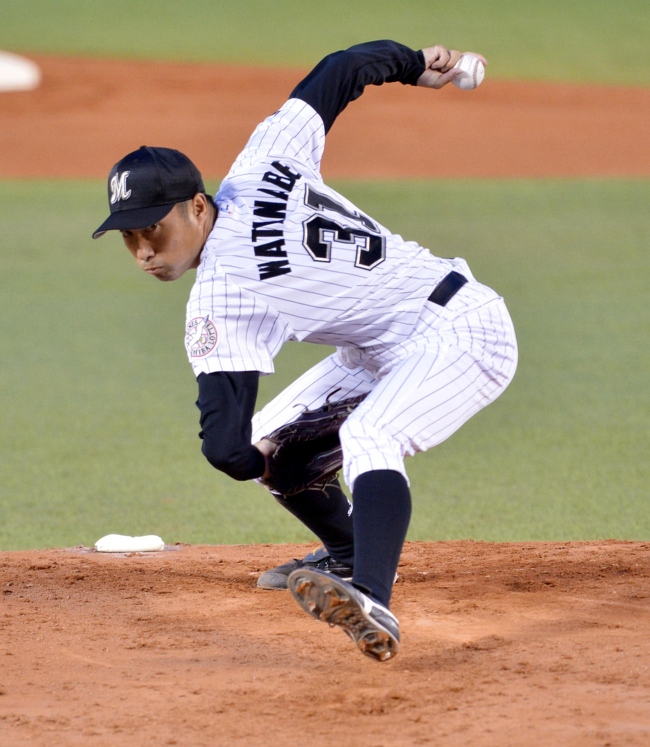 13年8月、力投するロッテ渡辺