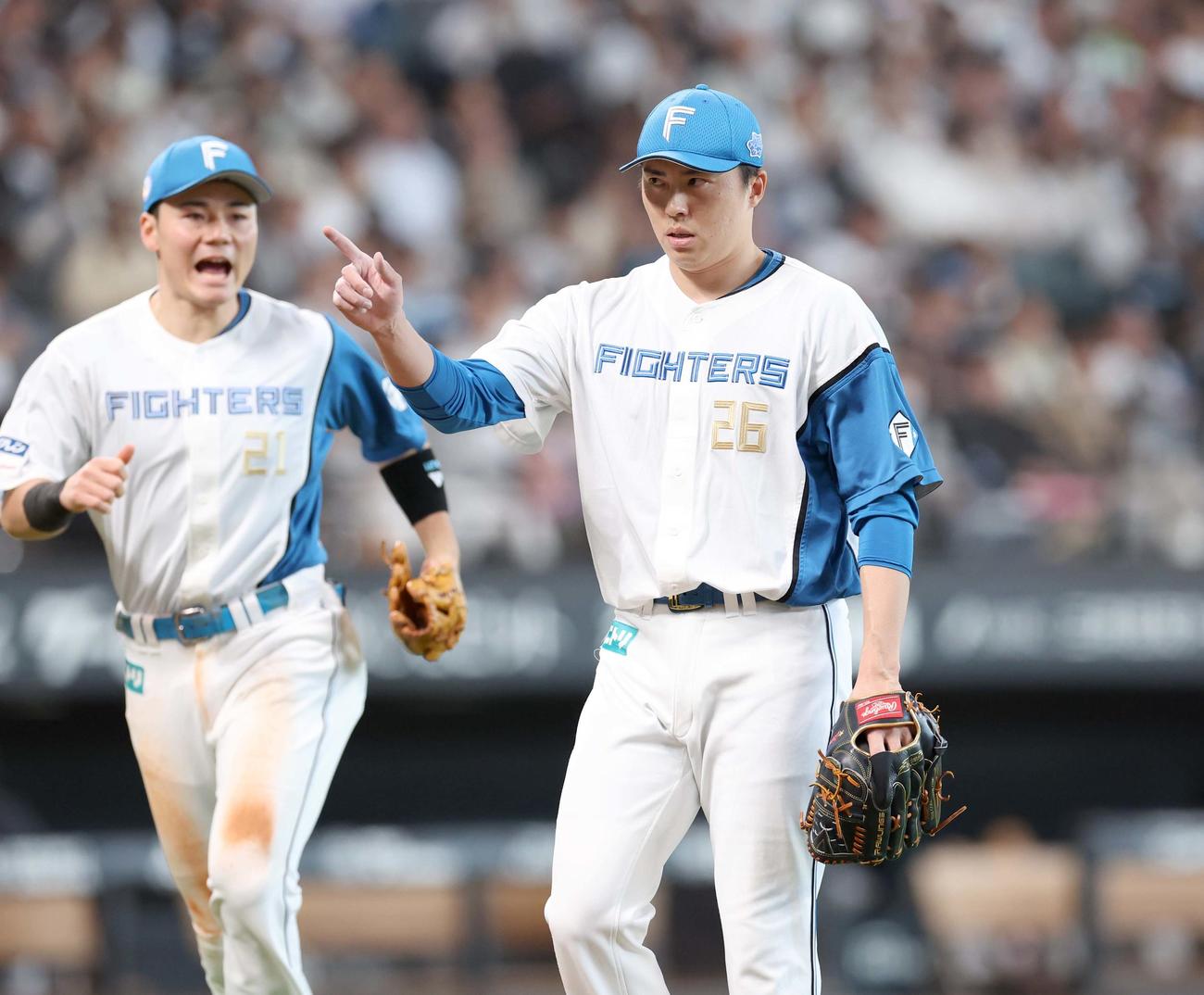 日本ハム対ロッテ　6回表、打者を3人で抑え引き揚げる田中正（撮影・黒川智章）