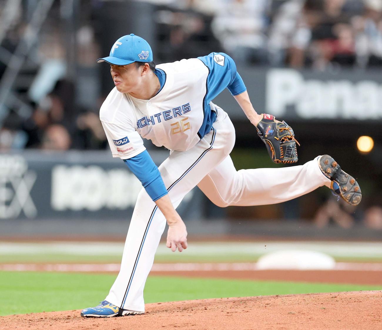 日本ハム対ロッテ　5回途中登板の田中正（撮影・黒川智章）