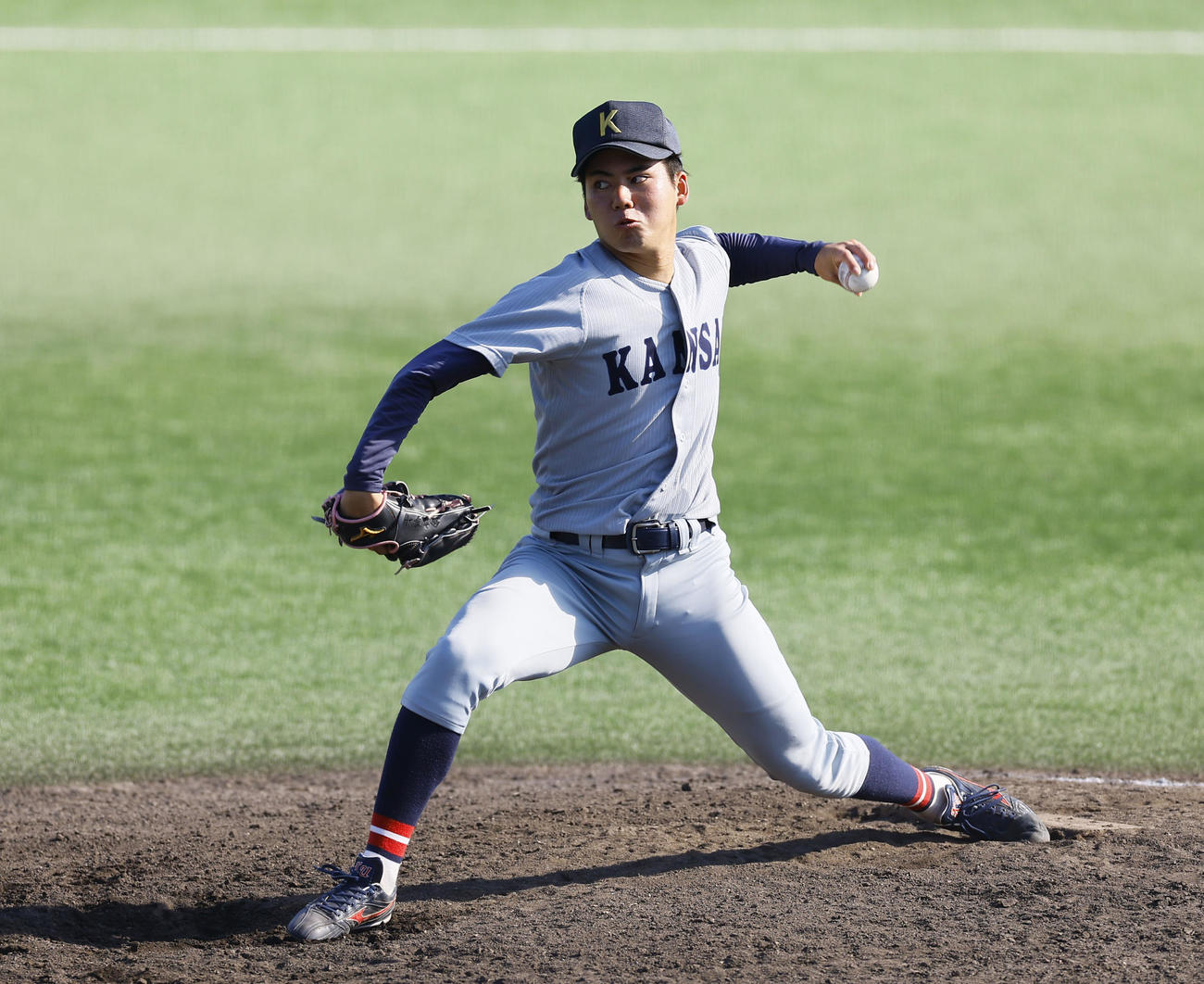 関学大対関大　9回から登板した関大・金丸（撮影・藤尾明華）