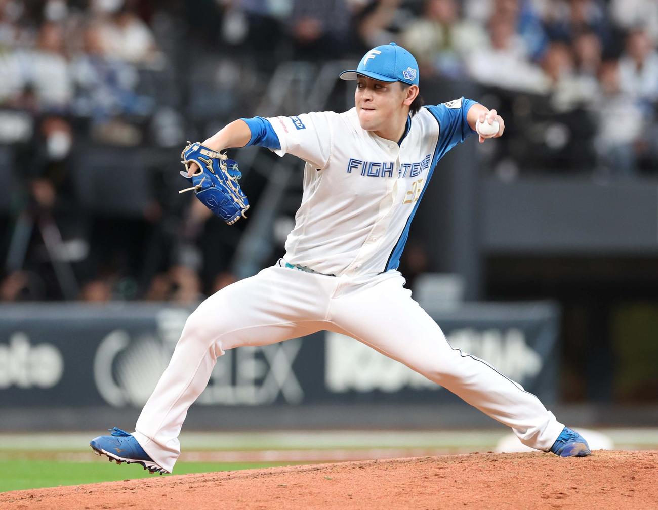 日本ハム対ロッテ　7回途中から登板の河野（撮影・黒川智章）