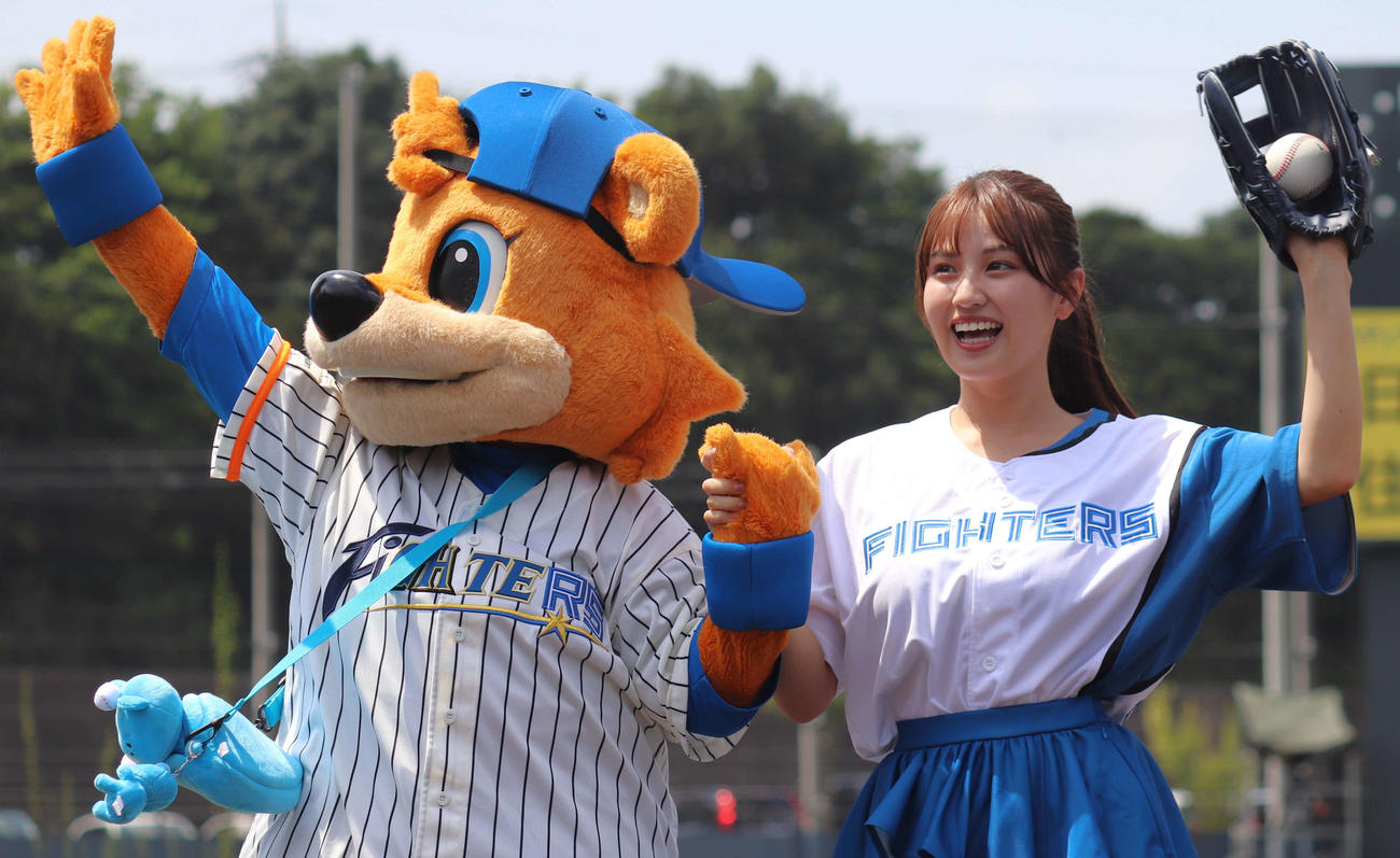 花咲楓香（右）（2024年7月撮影）
