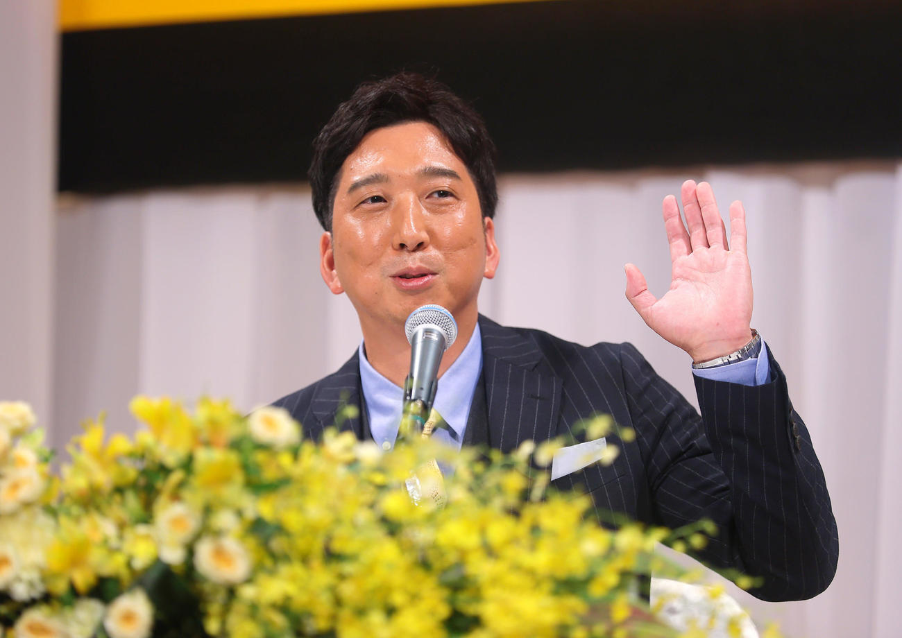 阪神の監督に就任し会見する藤川新監督（撮影・上山淳一）
