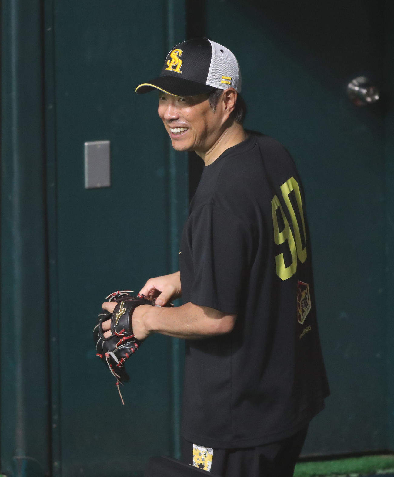 王球団会長と会話し笑顔の小久保監督（撮影・鬼束羽瑠菜）