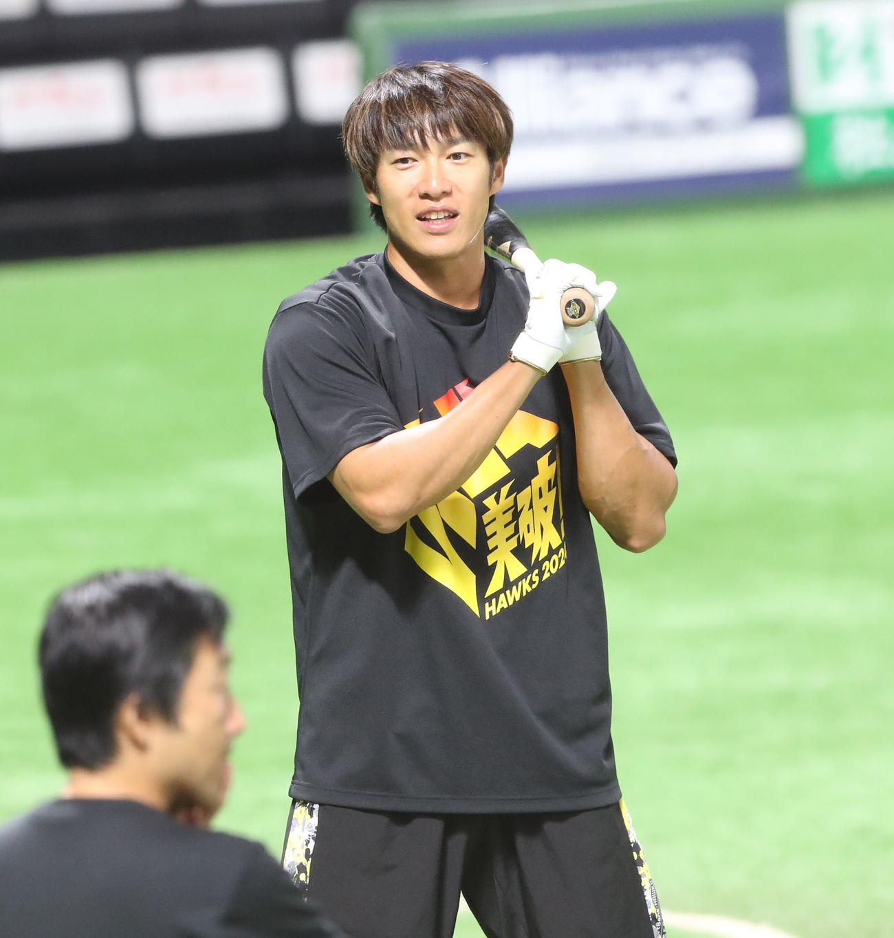 練習中にリラックスした表情をみせる柳田（撮影・鬼束羽瑠菜）