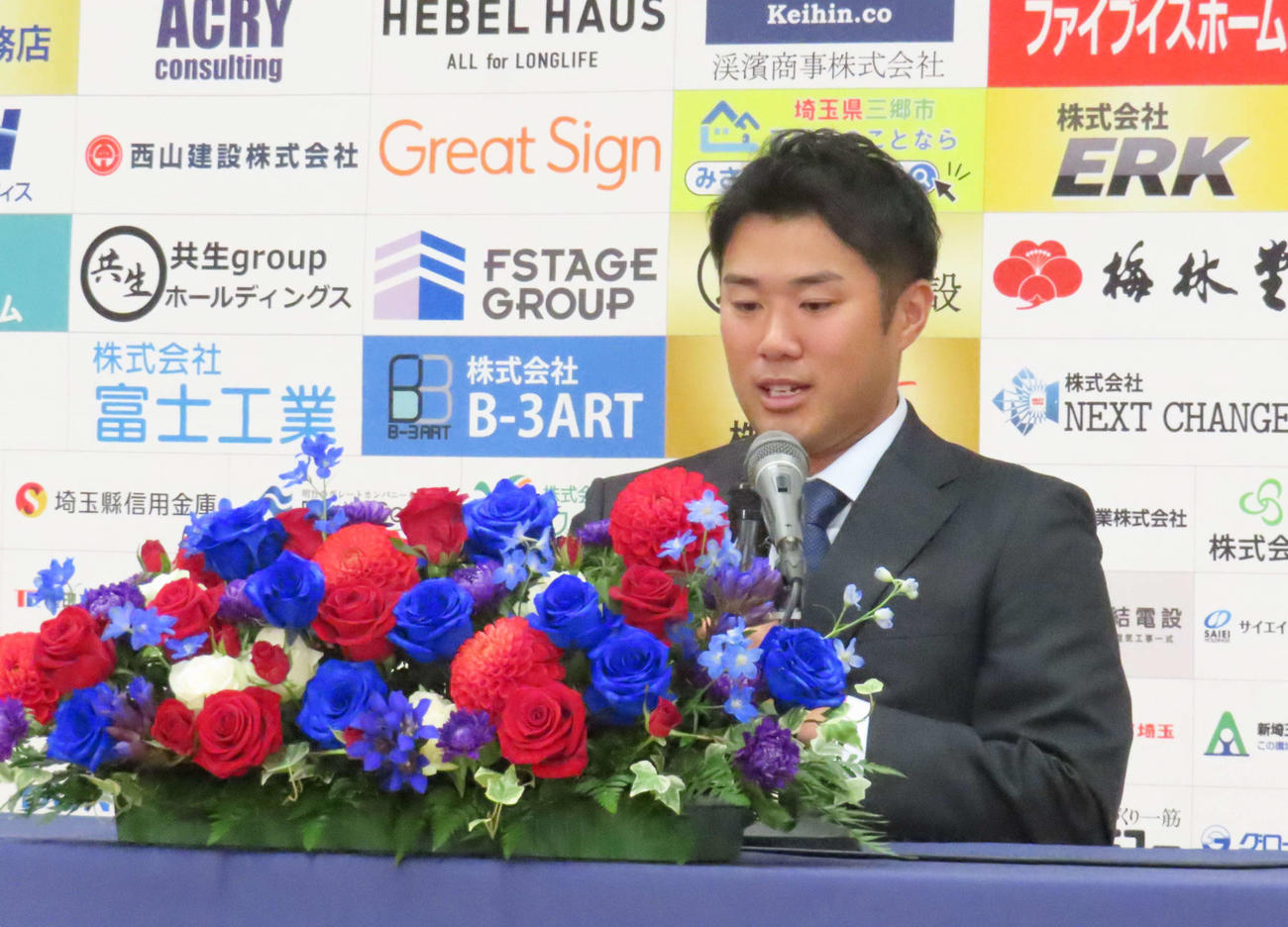 引退会見に臨んだBC埼玉・由規（撮影・水谷京裕）