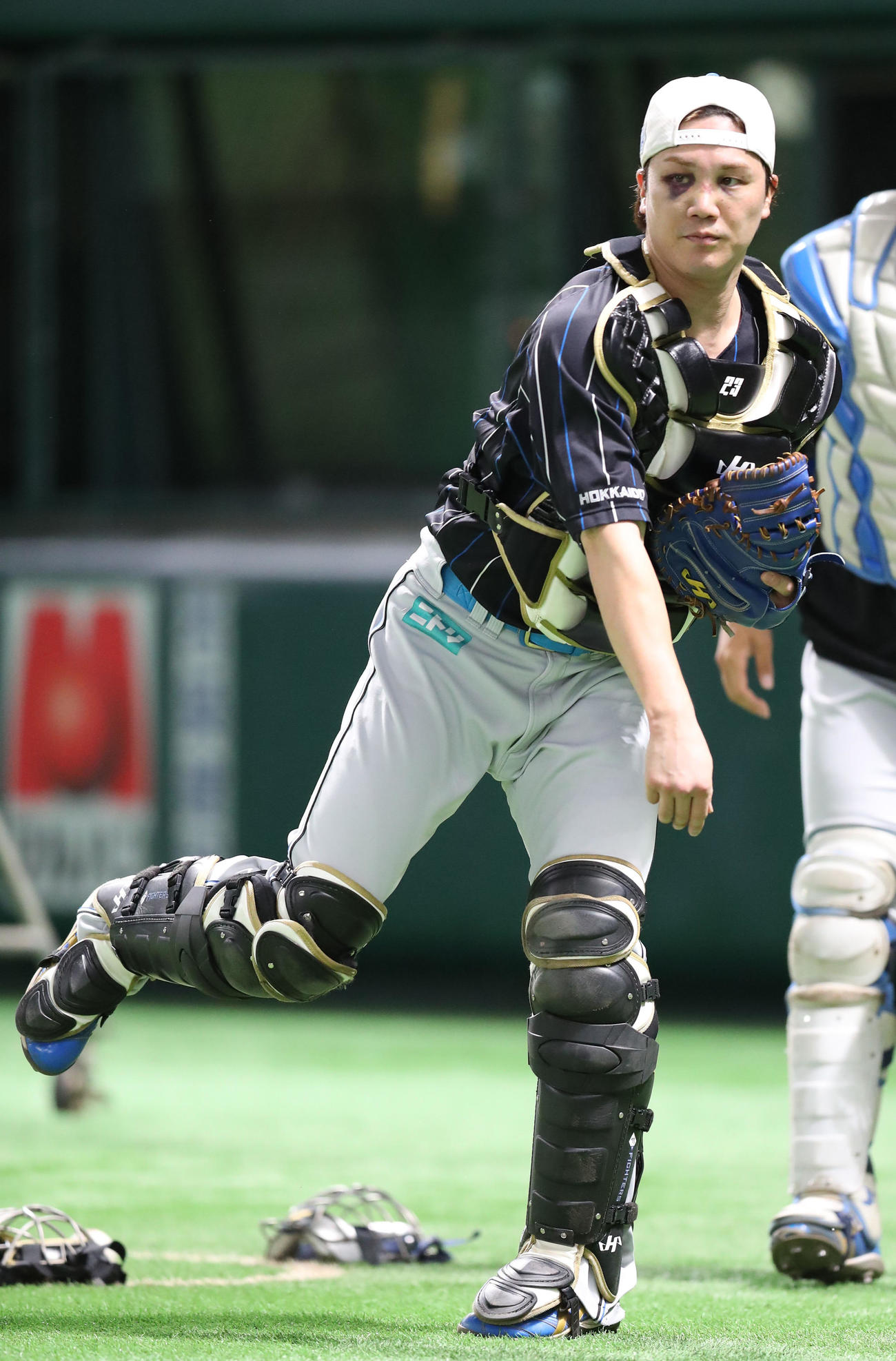 ソフトバンク対日本ハム　試合前練習でキャッチャー練習をおこなう伏見（撮影・鬼束羽瑠菜）