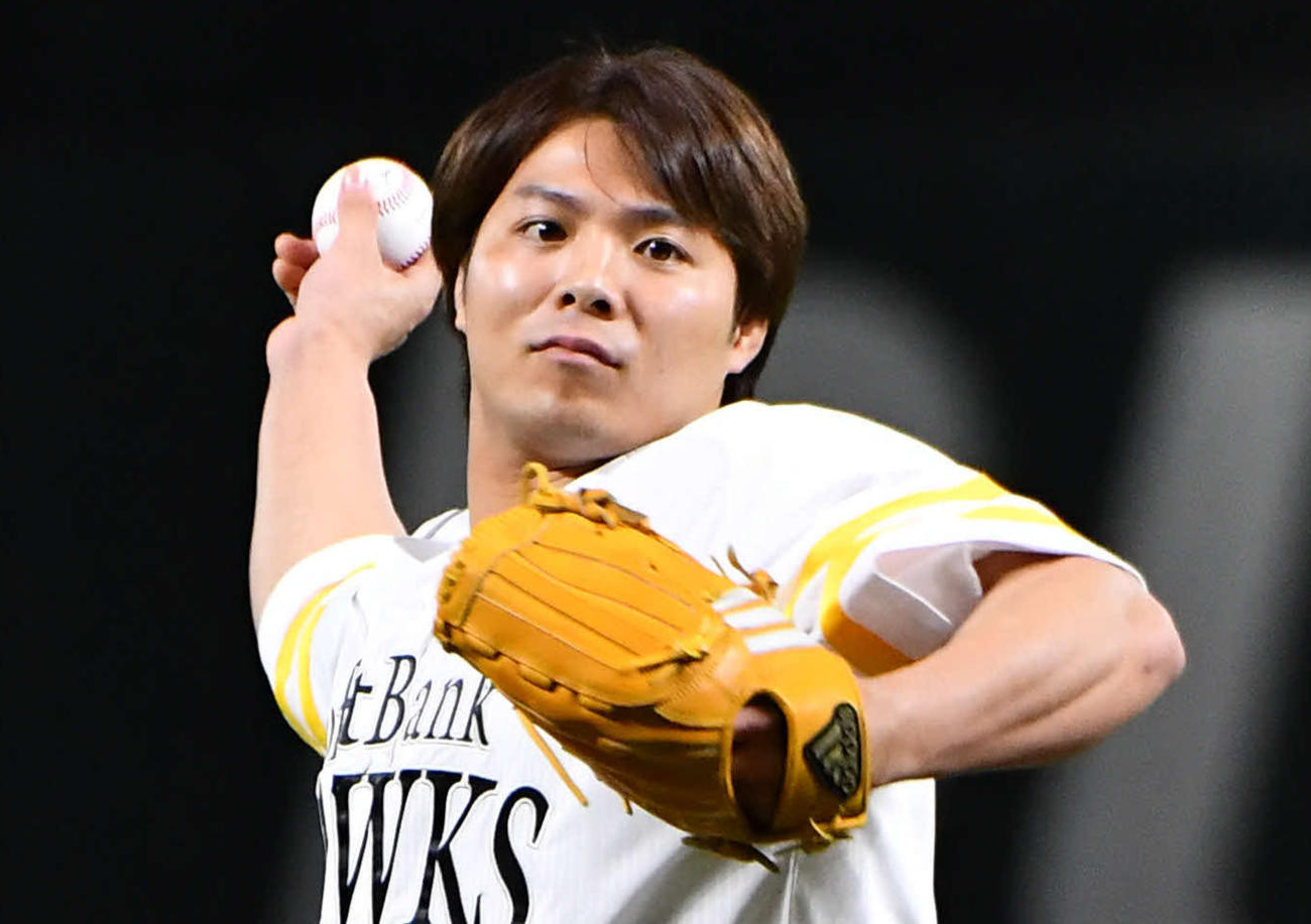 ソフトバンク対日本ハム　始球式を行う、パリ五輪柔道男子66キロ級金メダリストの阿部一二三（撮影・岩下翔太）