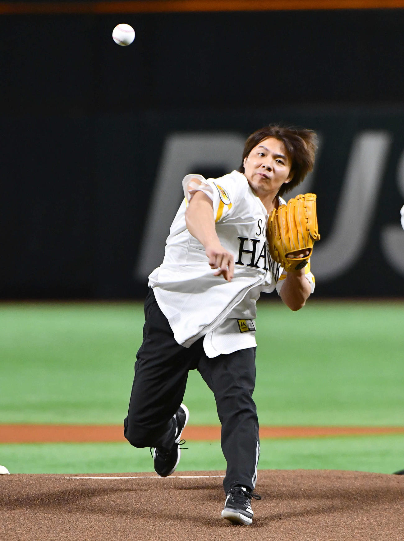 ソフトバンク対日本ハム　始球式を行う、パリ五輪柔道男子66キロ級金メダリストの阿部一二三（撮影・岩下翔太）