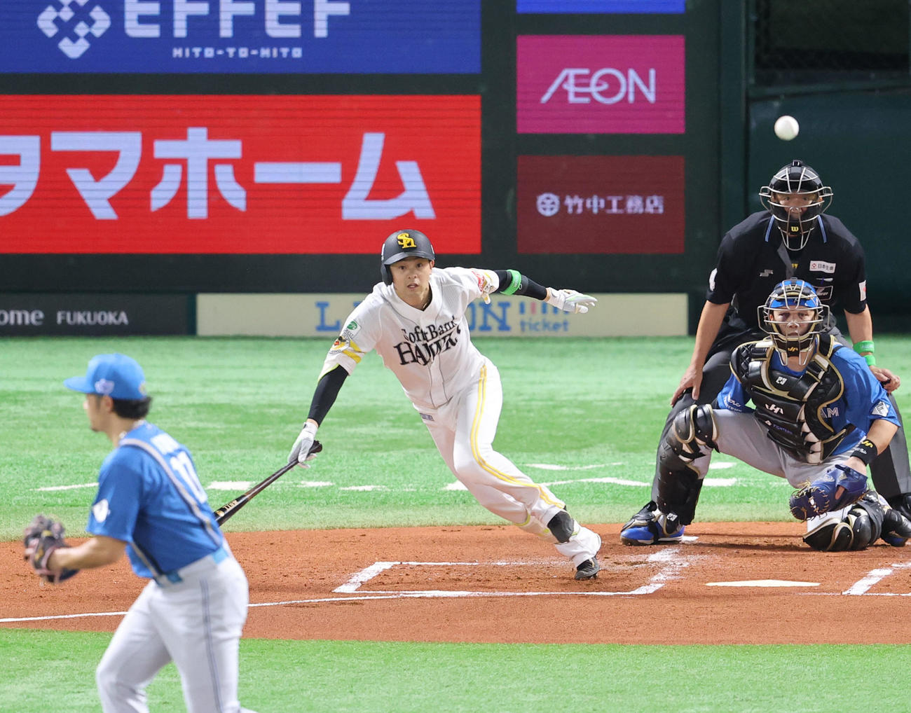 ソフトバンク対日本ハム　1回裏ソフトバンク1死、川瀬は中前安打を放つ（撮影・梅根麻紀）