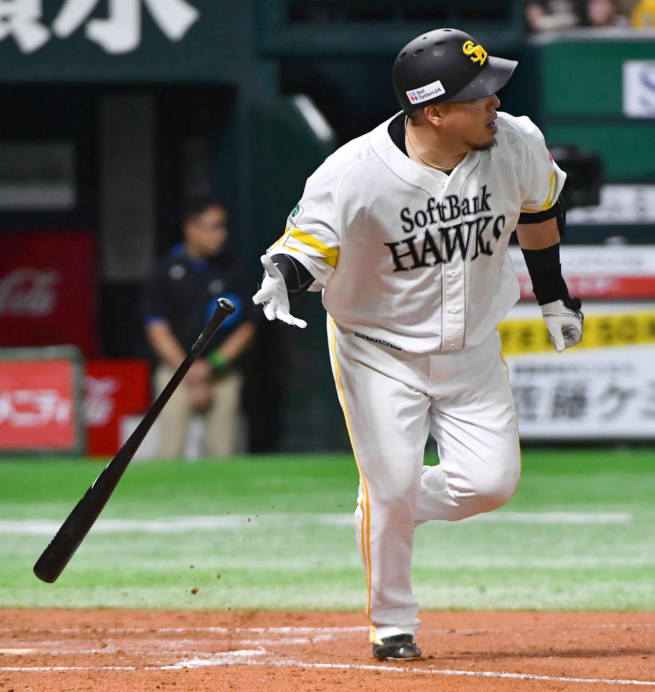 ソフトバンク対日本ハム　3回裏ソフトバンク2死一塁、山川は勝ち越しの適時中二塁打を放つ（撮影・岩下翔太）