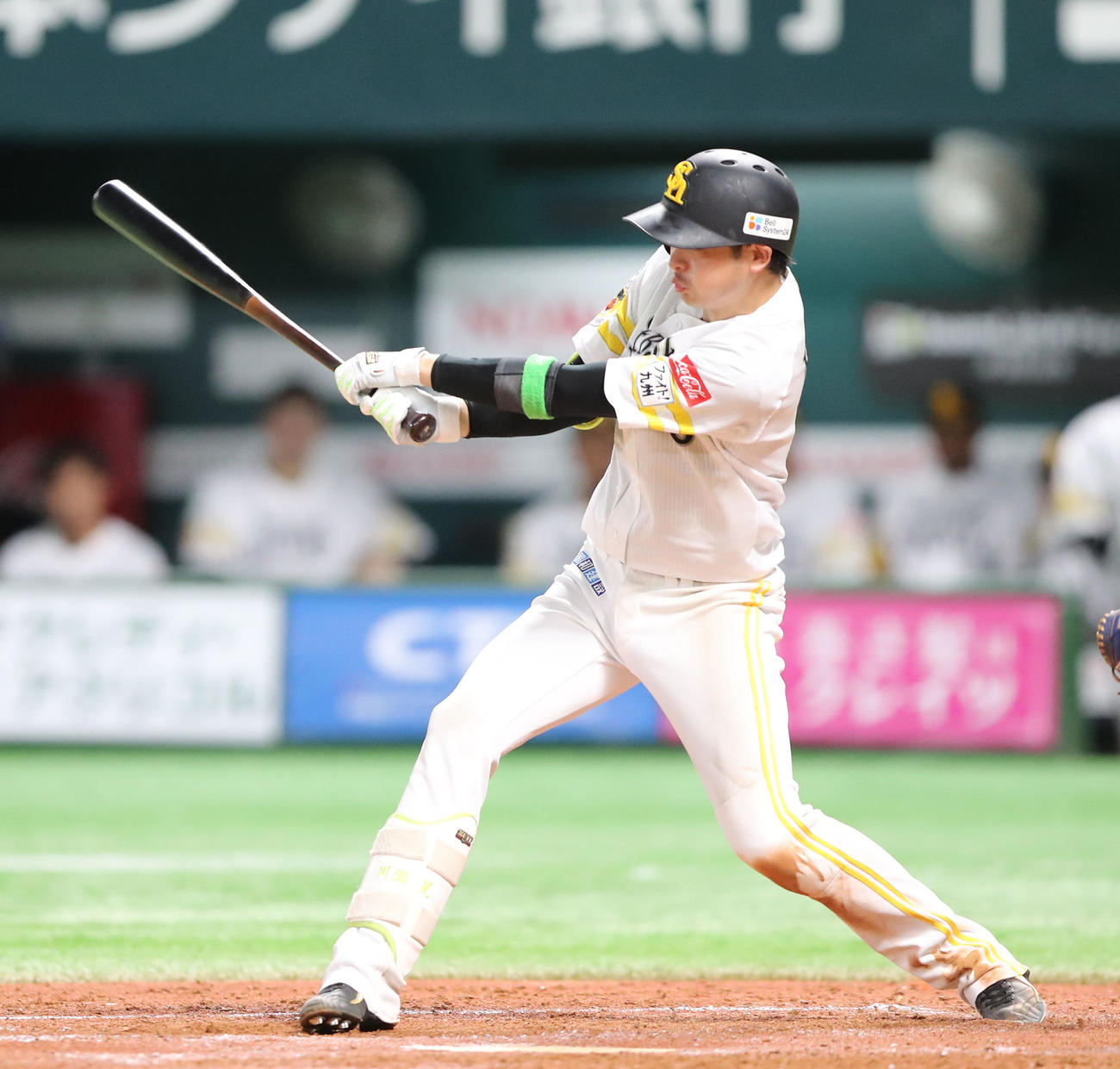 ソフトバンク対日本ハム　3回裏ソフトバンク1死、川瀬は中前打を放つ（撮影・鬼束羽瑠菜）