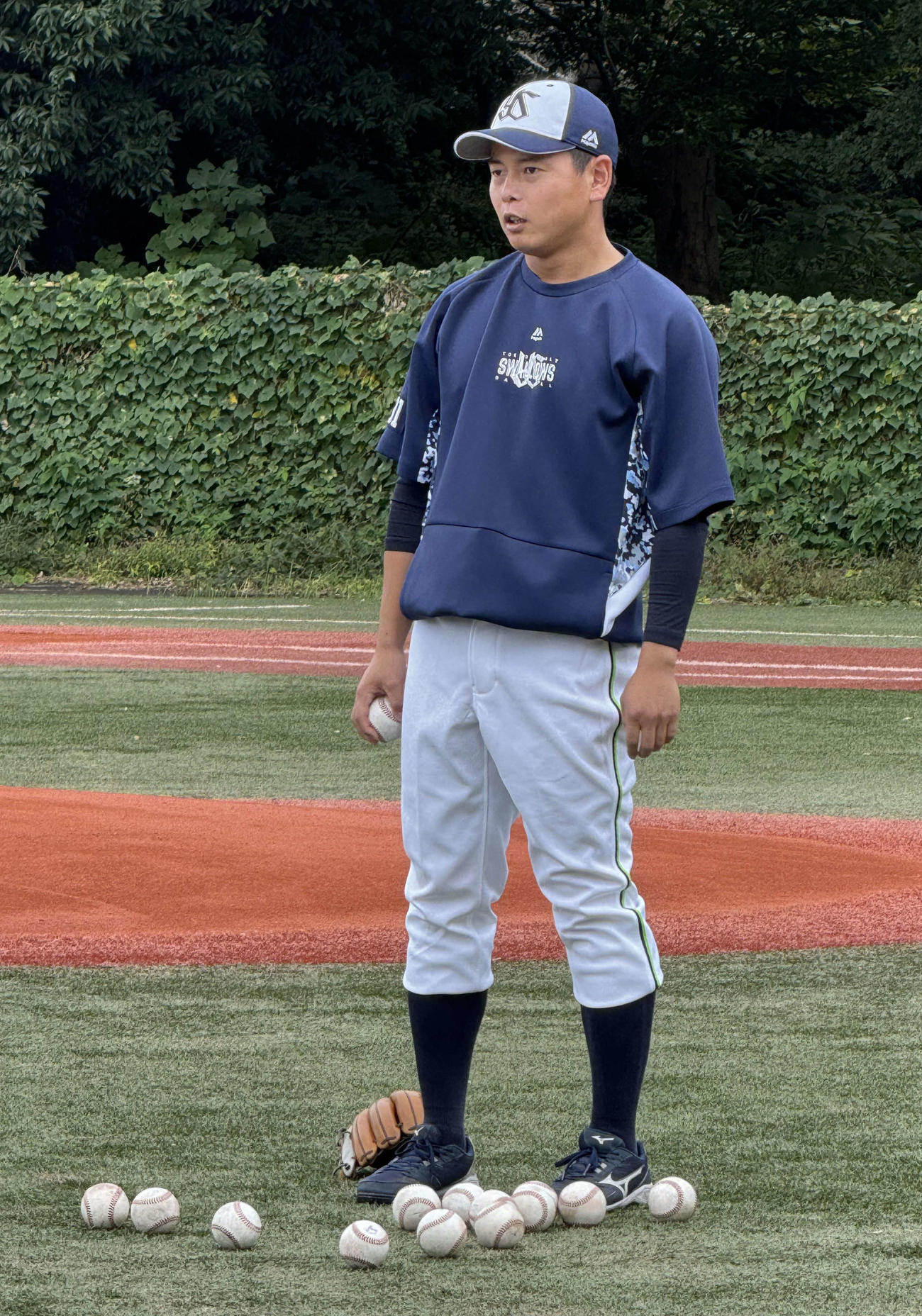秋季練習に合流したヤクルト山崎コーチ