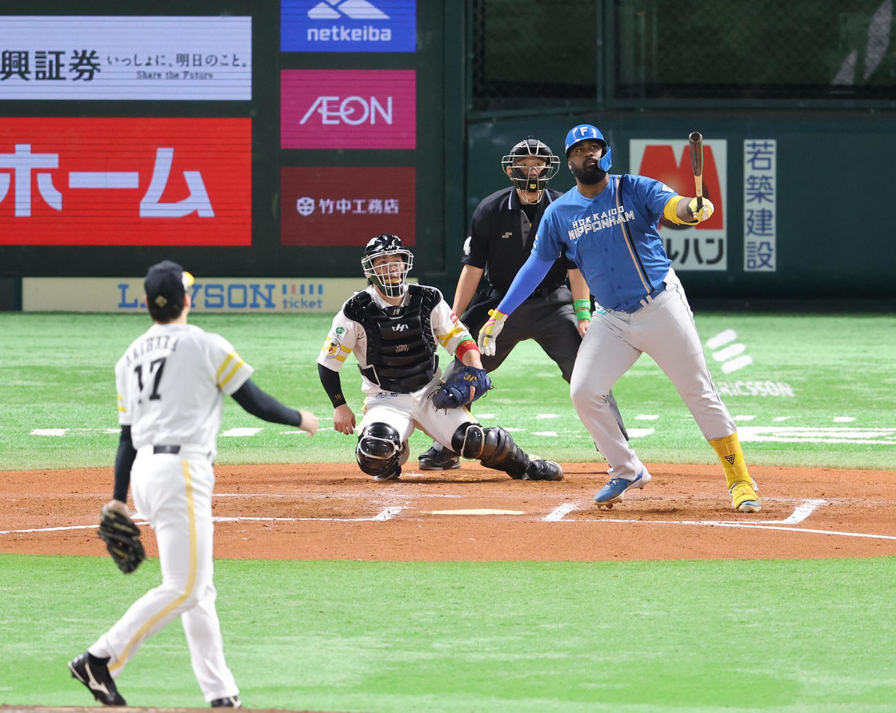 ソフトバンク対日本ハム　7回表日本ハム無死、レイエスは左中間に本塁打を放つ（撮影・梅根麻紀）