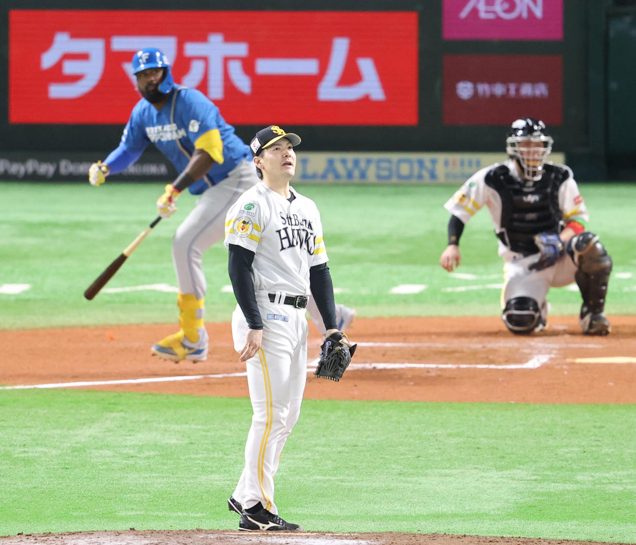 ソフトバンク対日本ハム　7回表日本ハム無死、レイエスに左中間本塁打を浴びた有原（撮影・梅根麻紀）