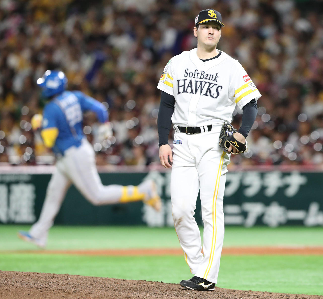 ソフトバンク対日本ハム　7回表日本ハム無死、レイエスは左中間に本塁打を浴びた有原（撮影・鬼束羽瑠菜）