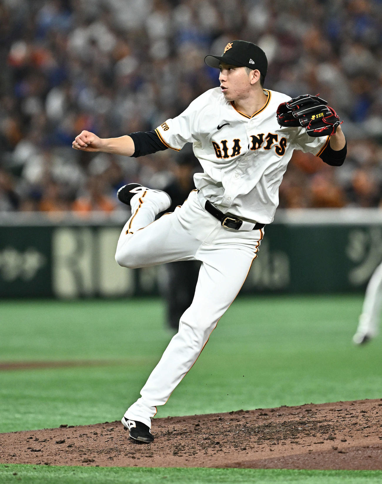 巨人対DeNA　力投する巨人先発の戸郷（撮影・滝沢徹郎）