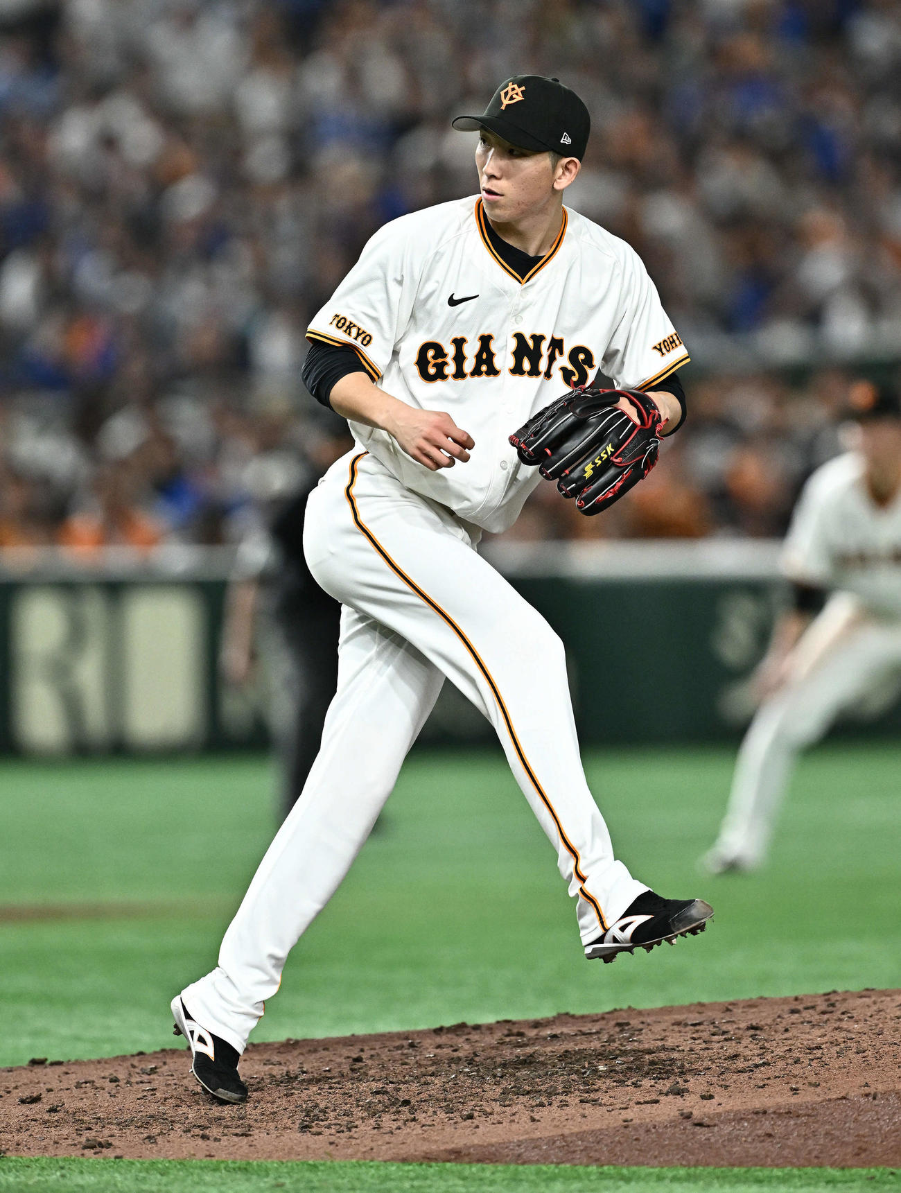 巨人対DeNA　力投する巨人先発の戸郷（撮影・滝沢徹郎）