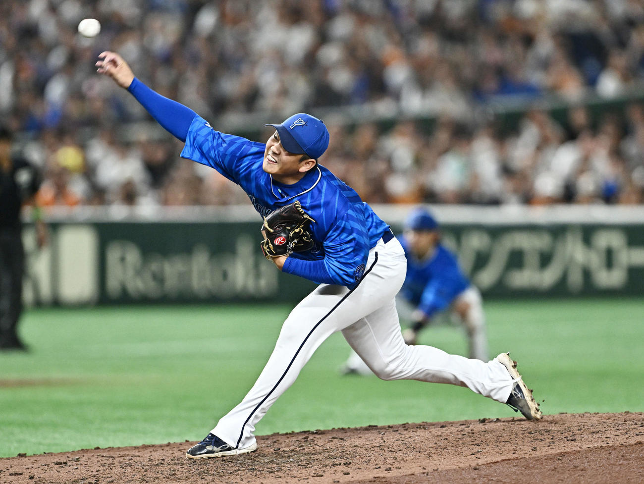 巨人対DeNA 7回裏、DeNA2番手で登板する山崎（撮影・滝沢徹郎）