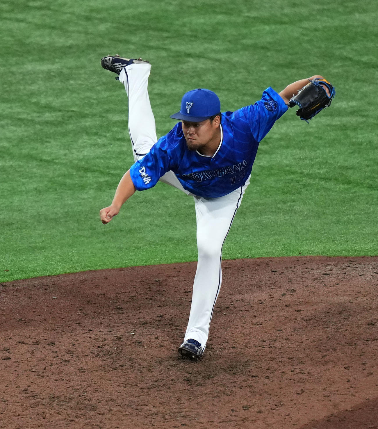 巨人対DeNA 9回裏から登板したDeNA伊勢（撮影・横山健太）