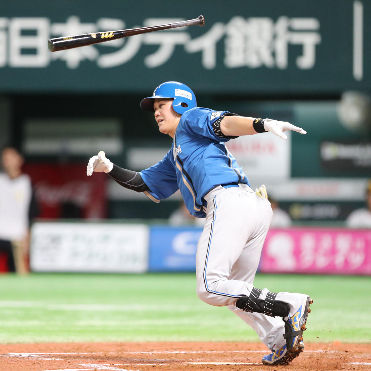 ソフトバンク対日本ハム　3回表日本ハム無死一塁、伏見は左前打を放つ（撮影・鬼束羽瑠菜）